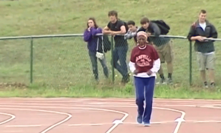 Megdőlt a 100 évesen a 100 méteren rekordja