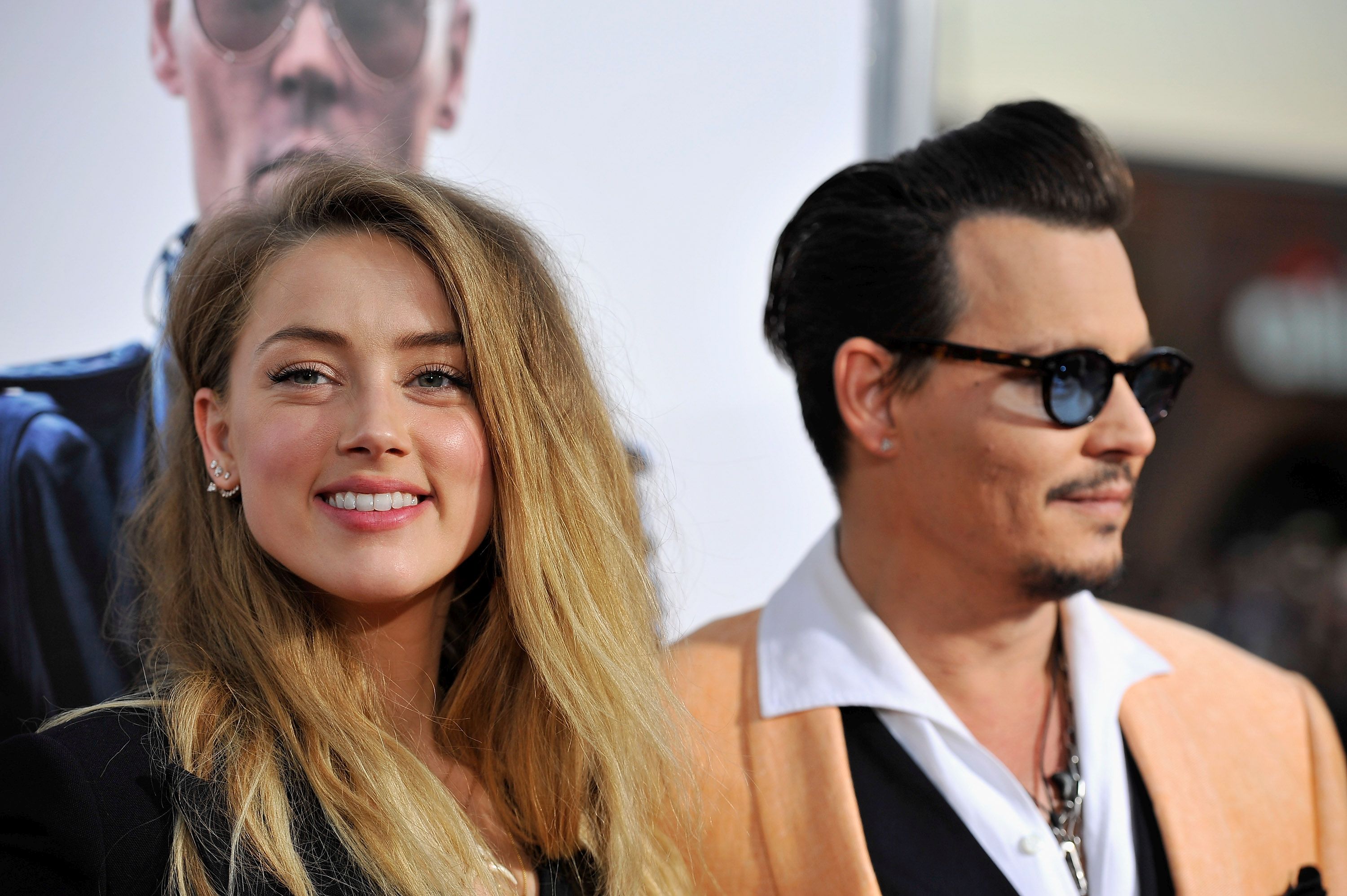 Johnny Depp azt állítja, Amber Heard zúzódásokat festett saját arcára, hogy úgy tűnjön, mintha verte volna
