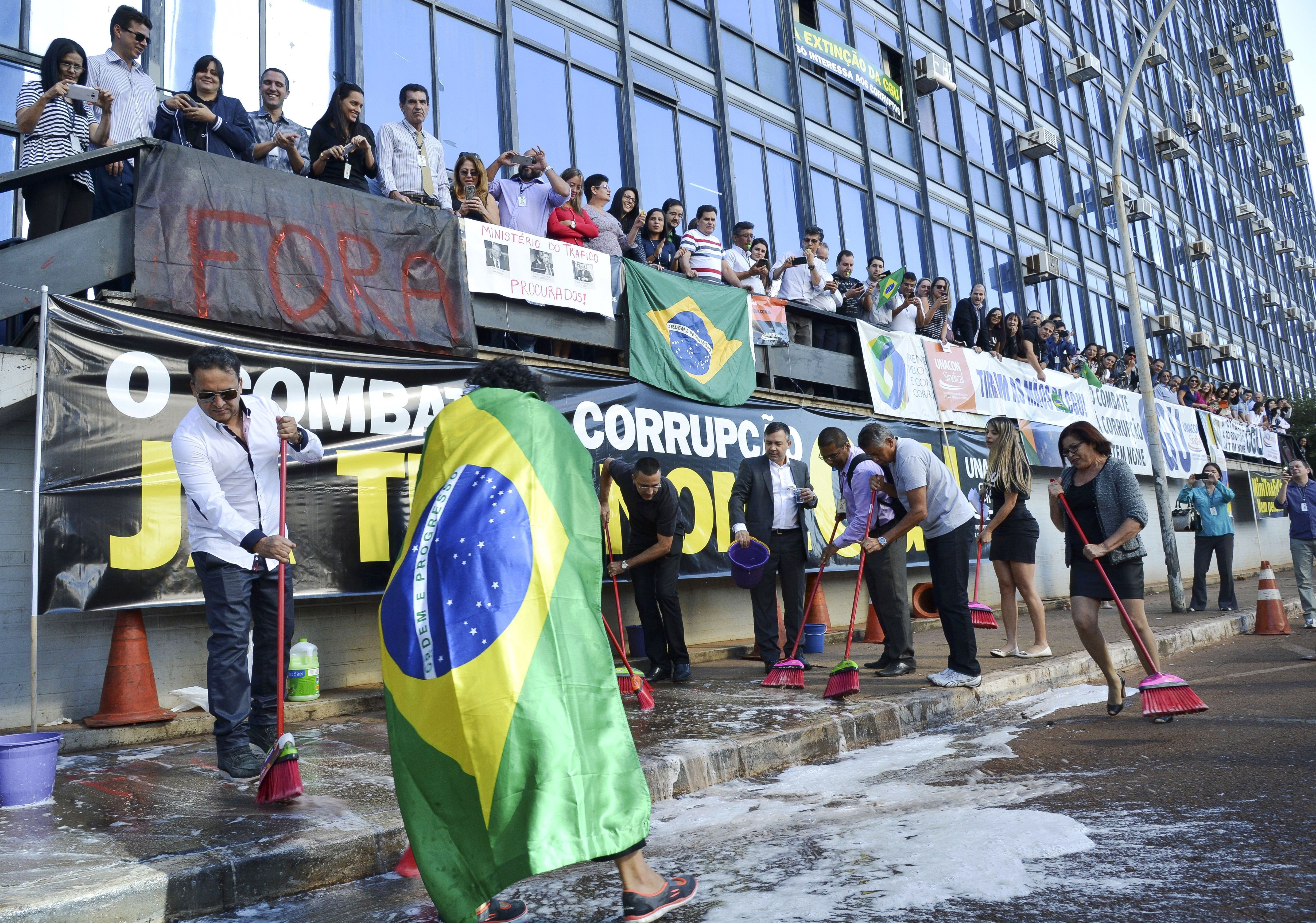 Lemondott a korrupció elleni harcért felelős brazil miniszter