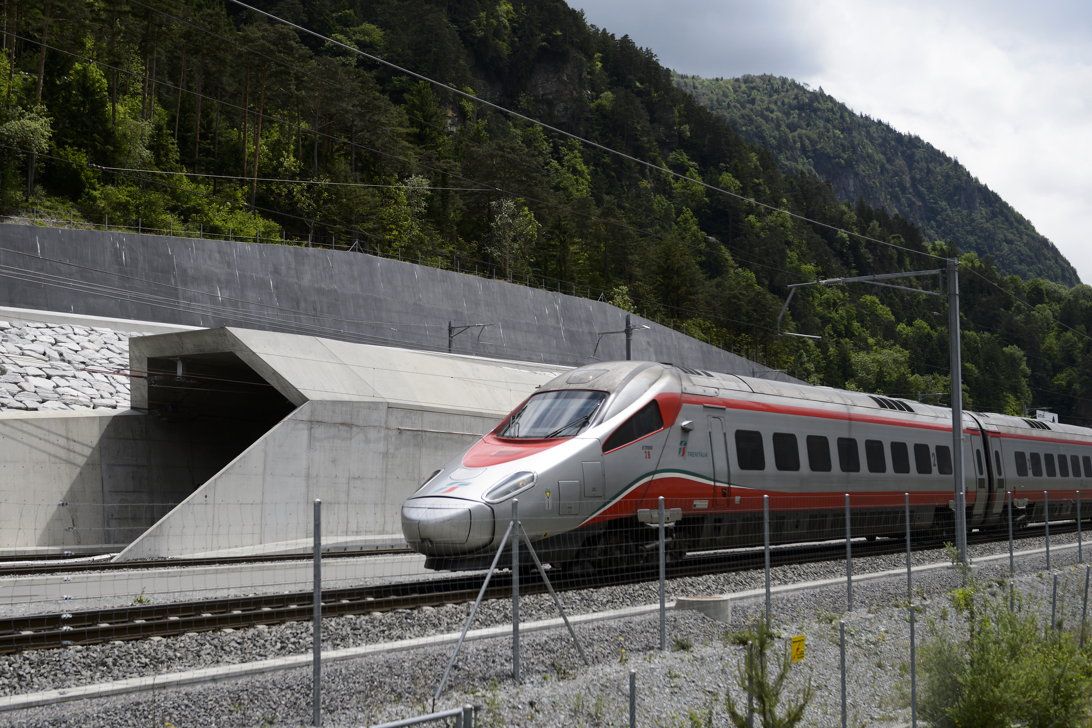 Svájc elkészült a világ leghosszabb alagútjával