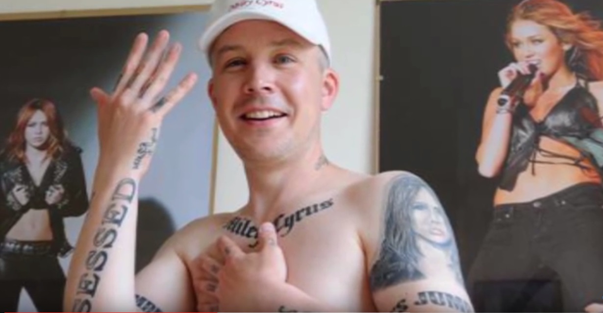 A férfi, aki 29 Miley Cyrus-tetoválást varratott magára, nem érti, miért nem kívánják a nők