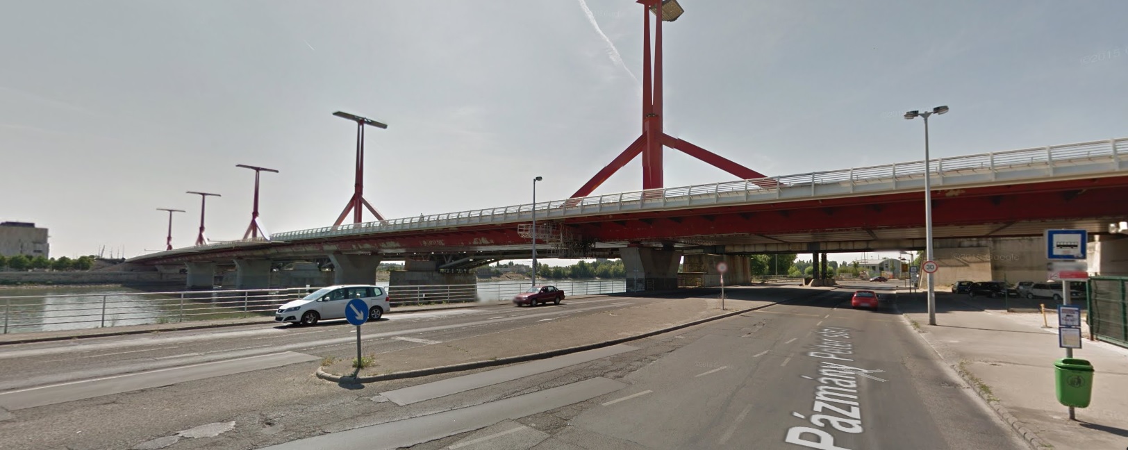 Lezárták a Rákóczi hidat egy több száz kilós bomba miatt