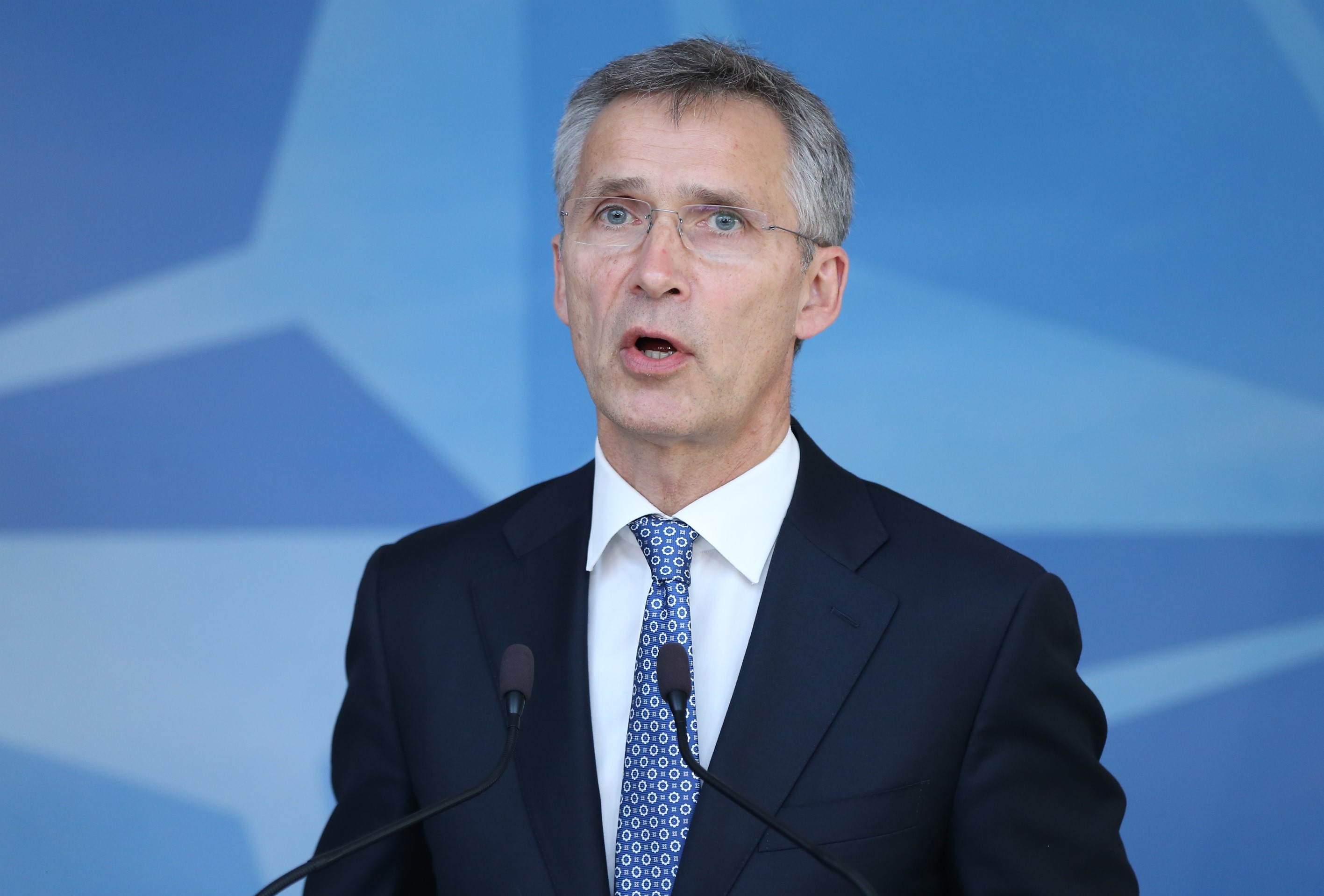 Hét orosz diplomatát utasított ki a NATO