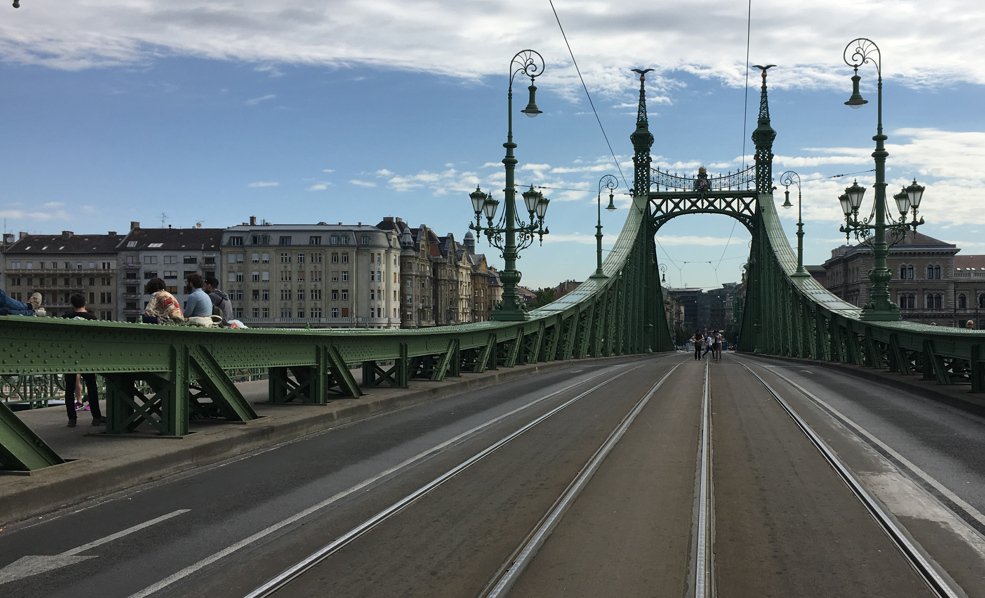 A budapesti közgyűlés támogatja, hogy néhány nyári hétvégén le legyen zárva az autók előtt a Szabadság-híd