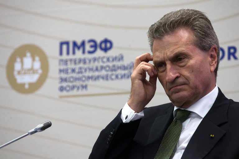 Günther Oettinger biztos egy gazdasági fórumon, Szentpéterváron, 2016 júniusában. Fotó: Igor Russak/Sputnik/AFP