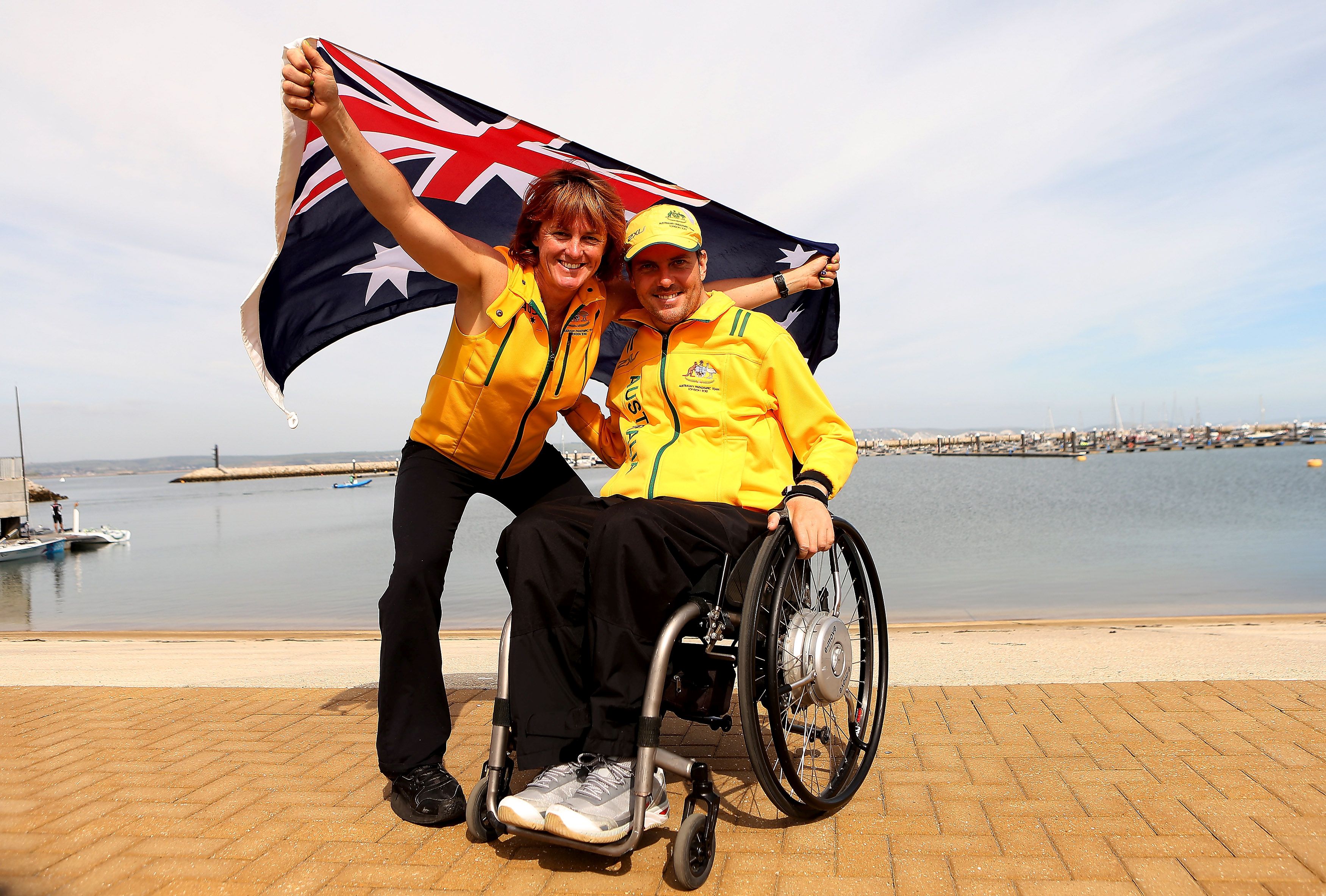 Liesl Tesch és Daniel Fitzgibbon ünneplik a páros keelboatban aratott győzelmüket a 2012-es londoni paralimpián.