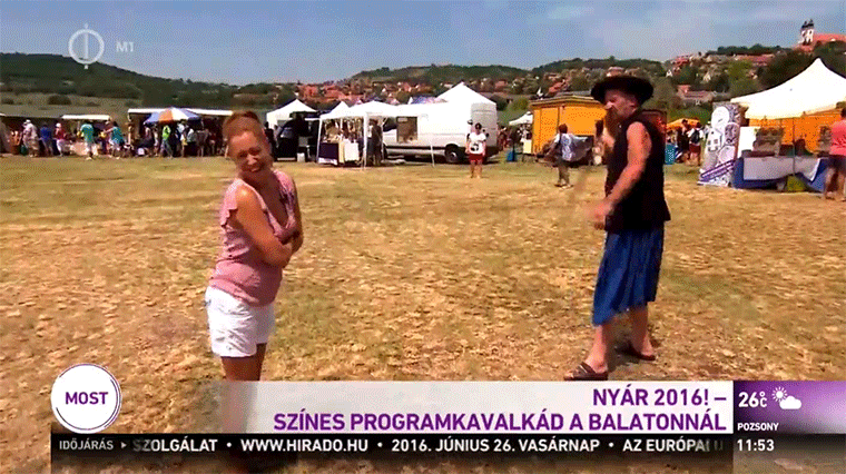 Közszolgálati asszonyverés: karikás ostorral, élőben verték az MTVA riporternőjét