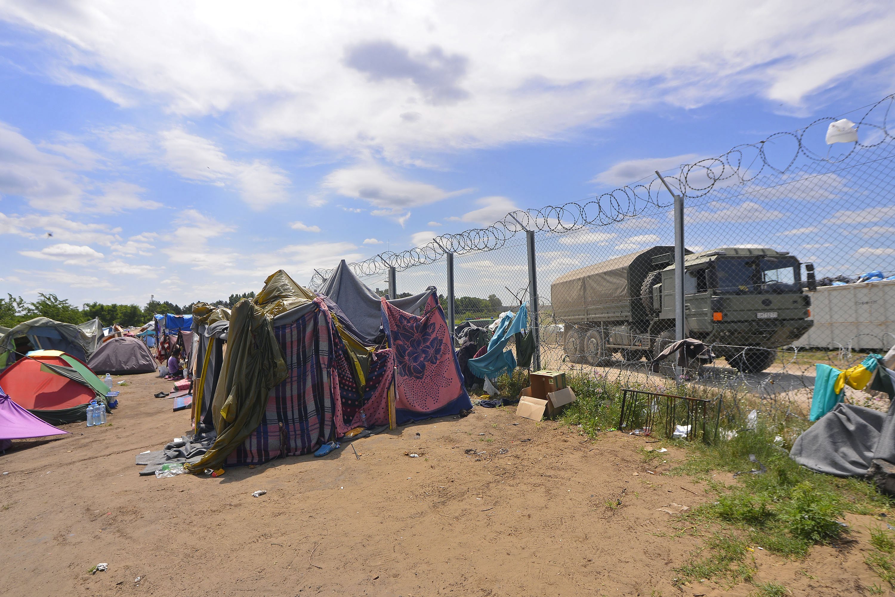 Az ENSZ Emberi Jogi Főbiztosa elítélte a ma életbe lépő menedékjogi törvénymódosítást