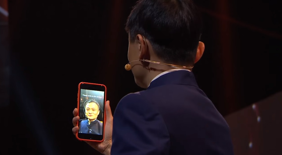 A brutálisan jó memóriájáról híres kínai legyőzött egy arcfelsimerő számítógépet egy arcfelismerő versenyen