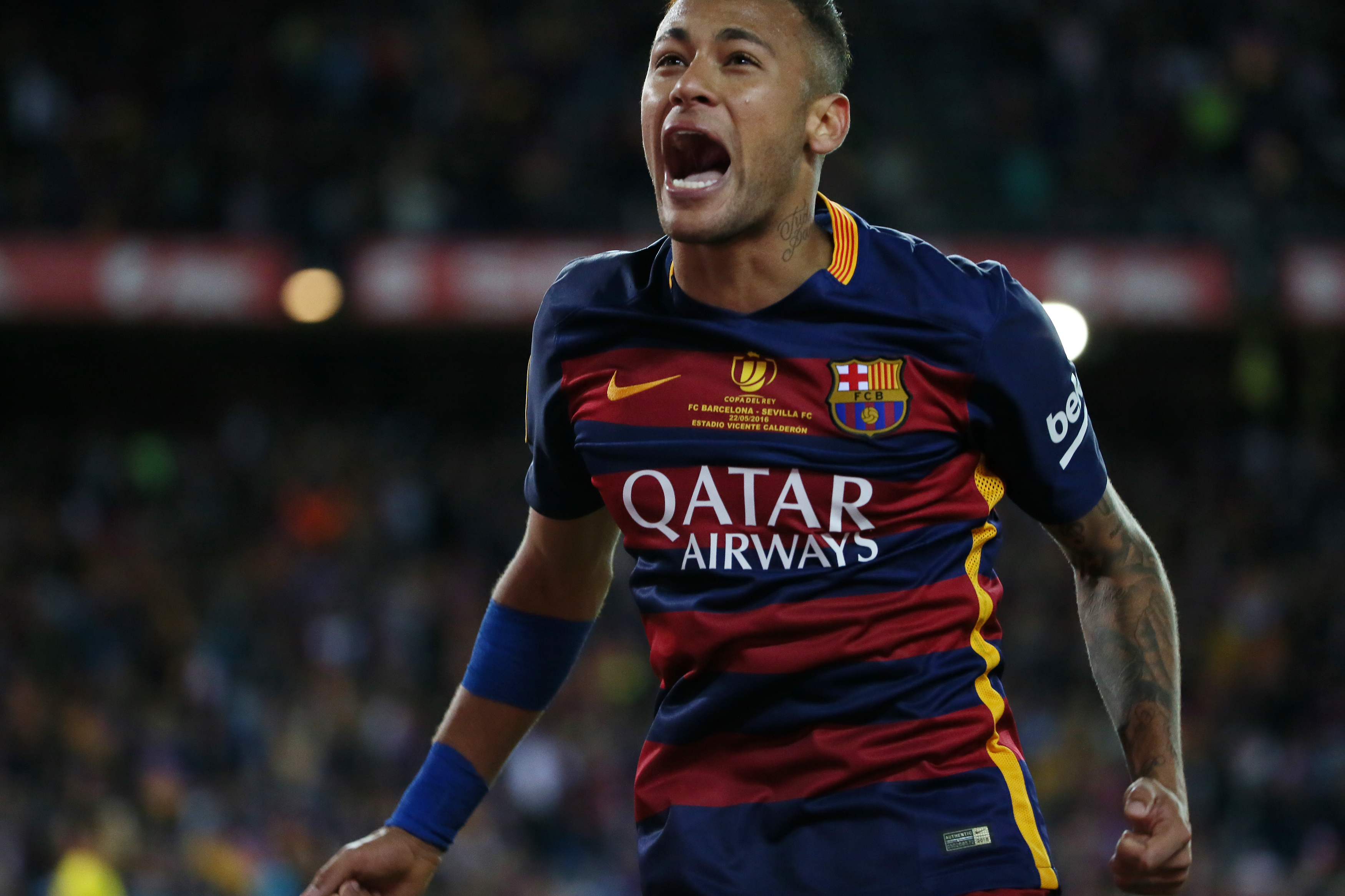 Neymar évi 40 millió fontot kereshet a PSG-nél