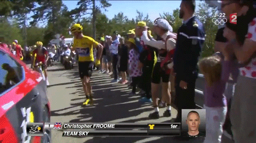 Elképesztő jelenetek a Tour de France-on