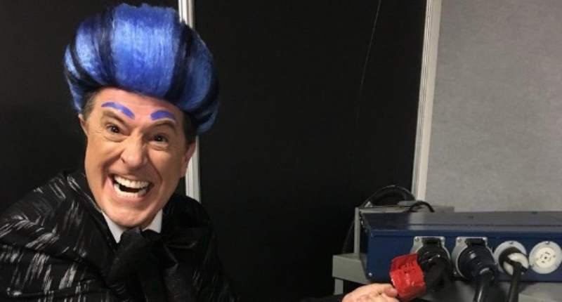 Stephen Colbert fellopakodott a republikánusok színpadára, hogy megnyissa a Hataloméhezők Viadalát