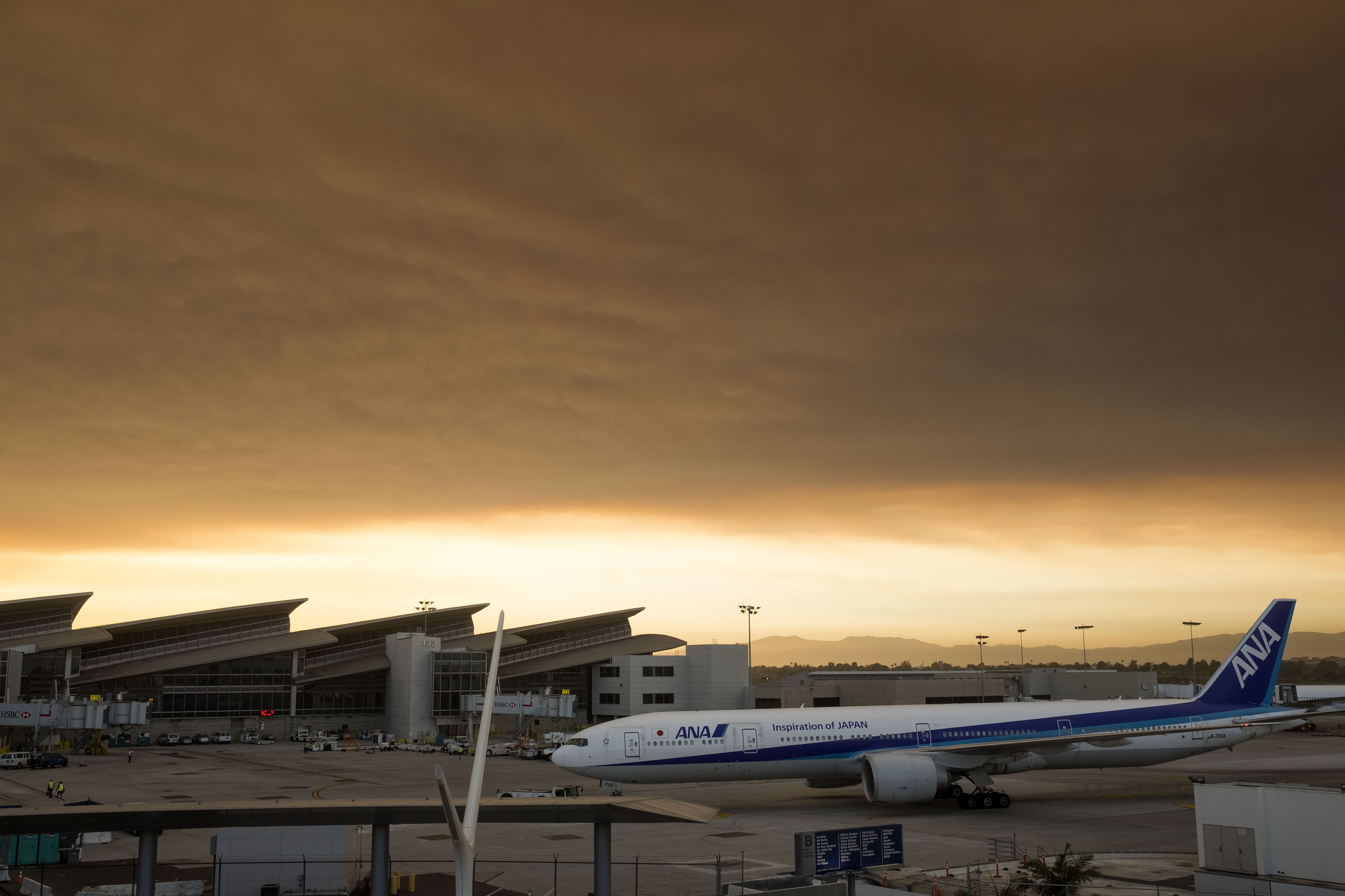 Apokaliptikus látványt fest az ég Los Angeles felett