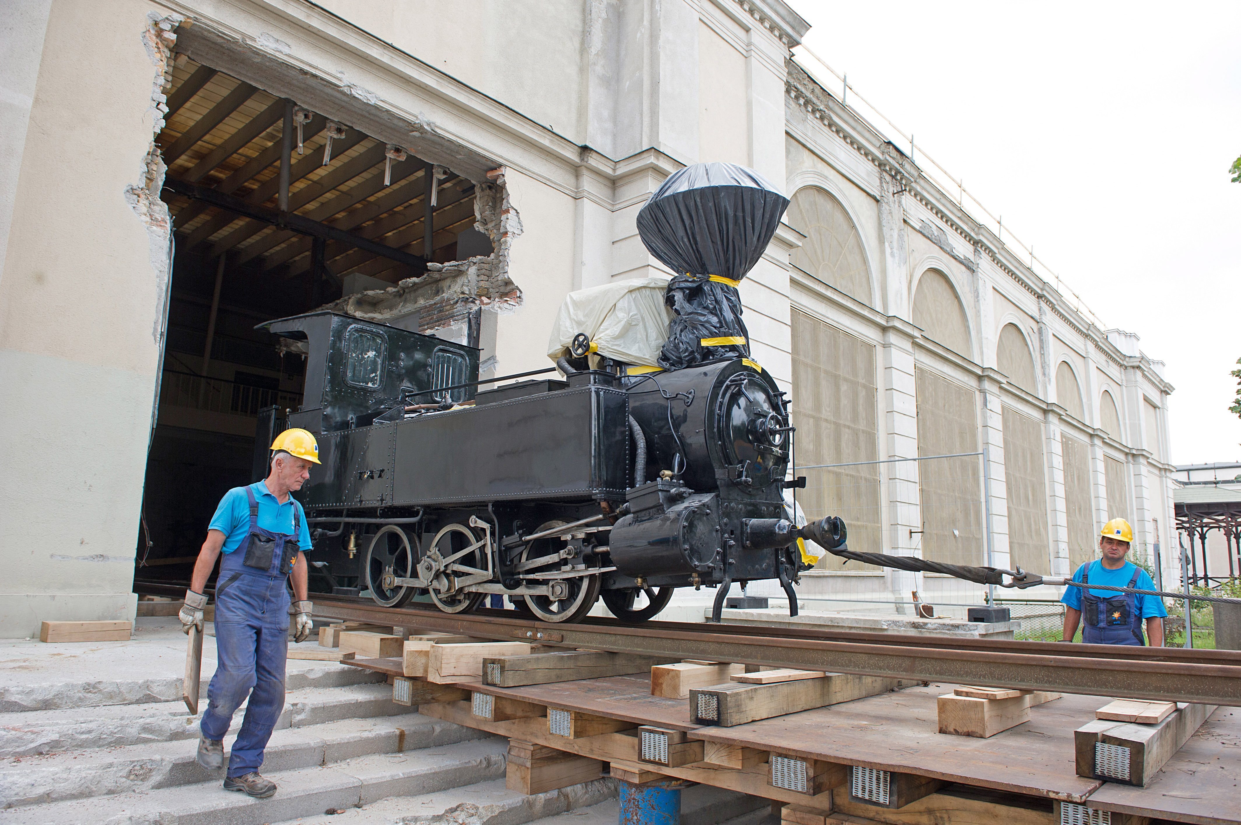 A magyar múzeumi intézményrendszer feudális alapokon, egyoldalú politikai függőségben működik