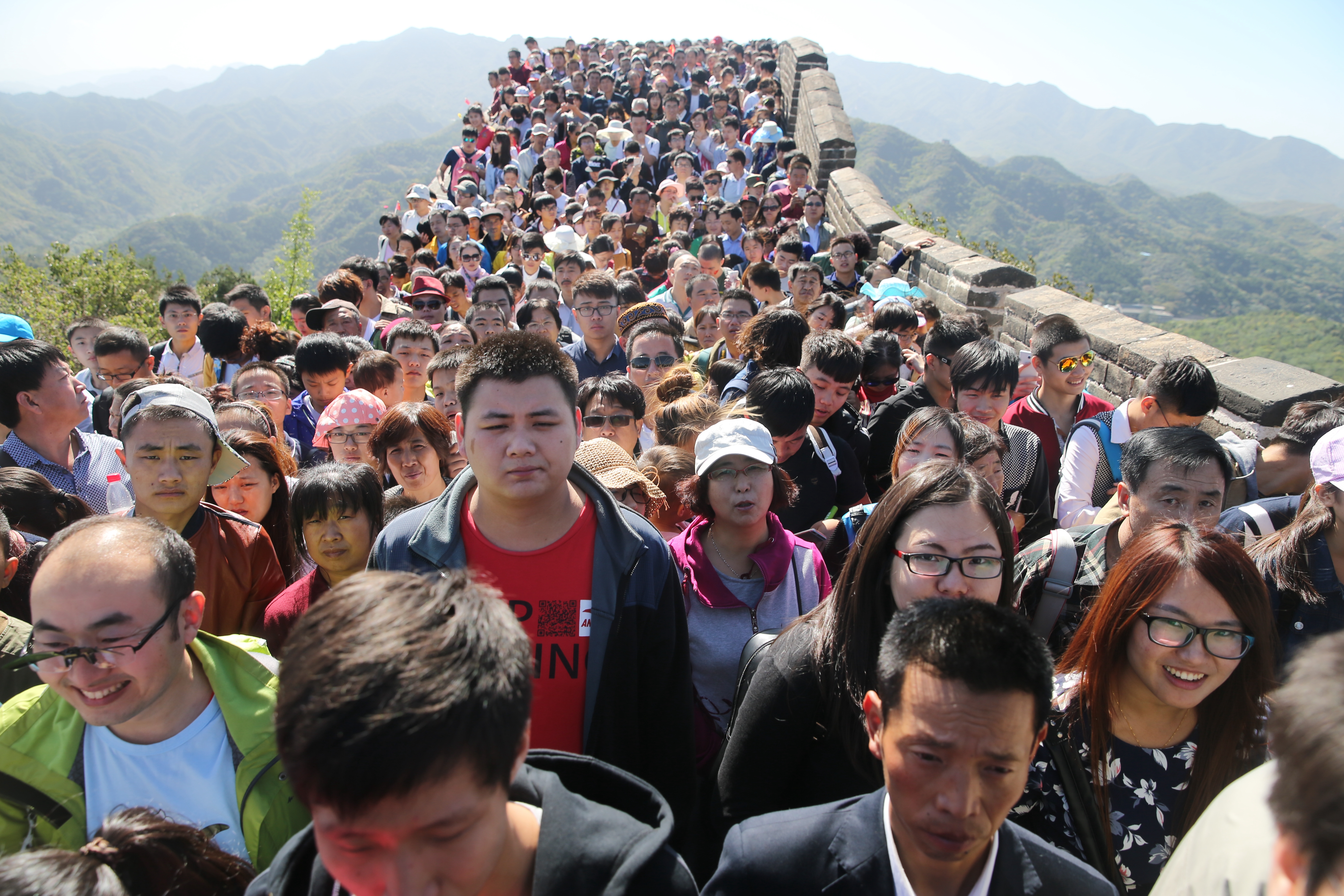 Kínában le akarnak számolni a nagy falat téglánként szétlopó parasztokkal