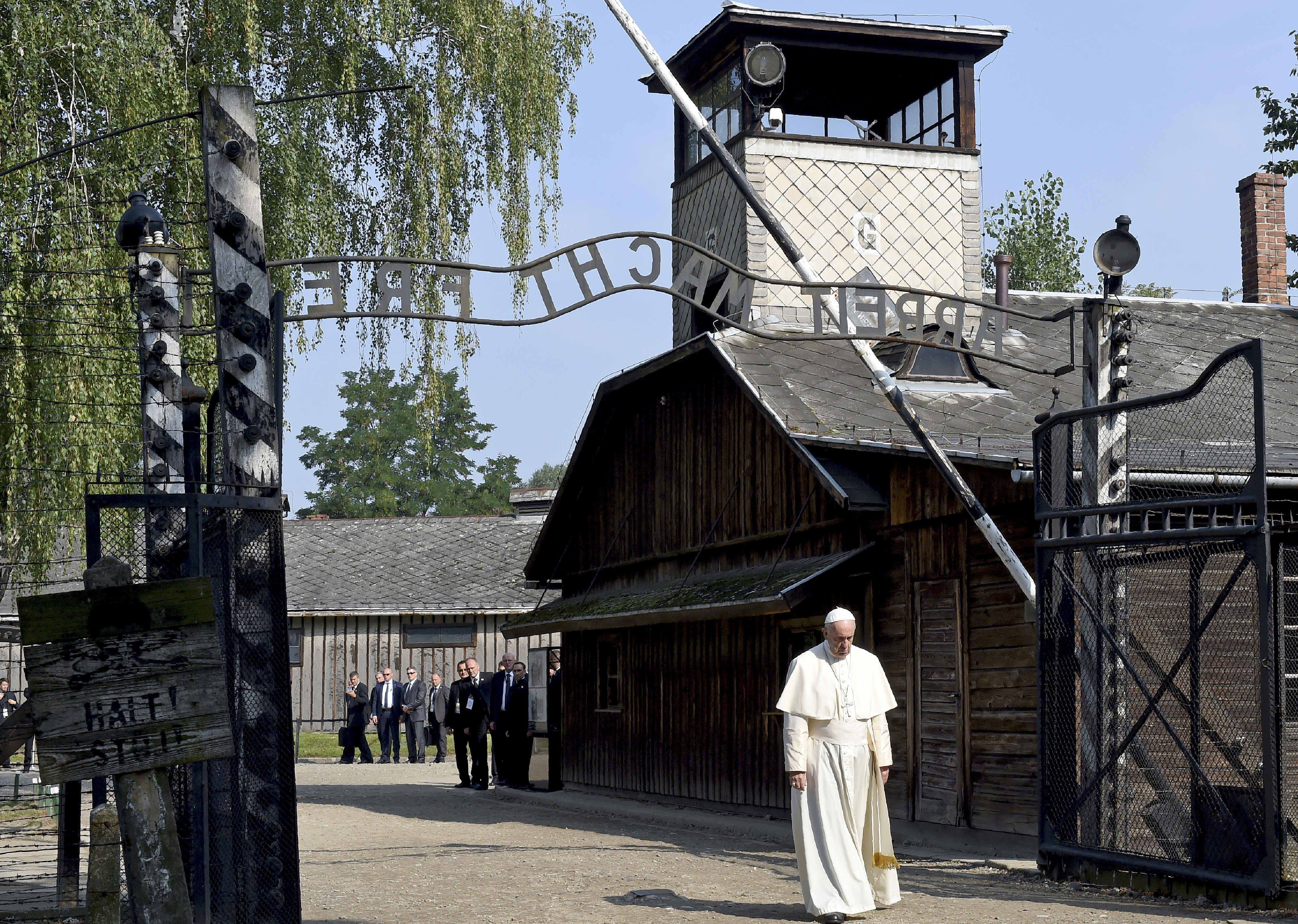 Ferenc pápa Auschwitzba ment