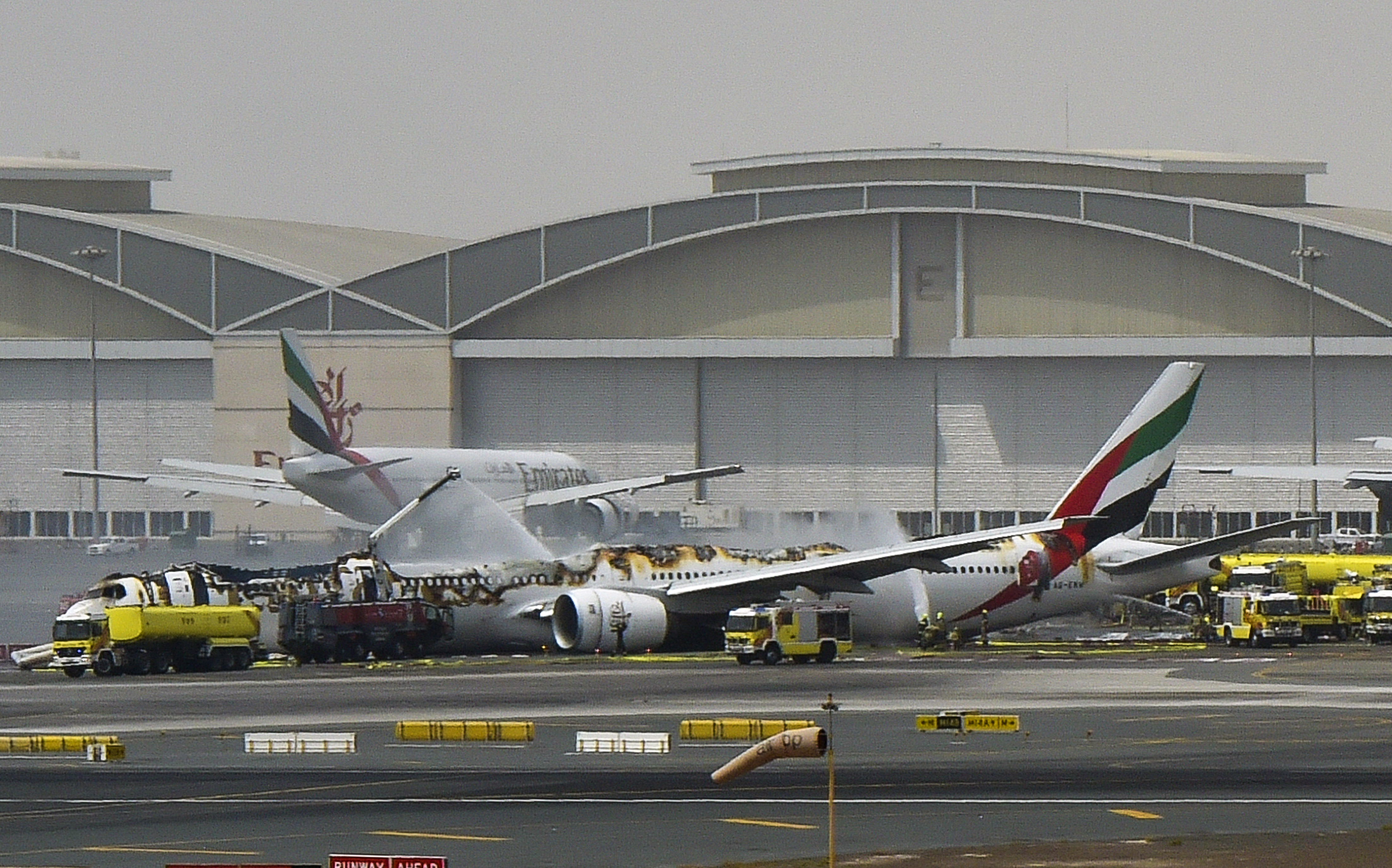 Teljesen kiégett az Emirates gépe Dubajban
