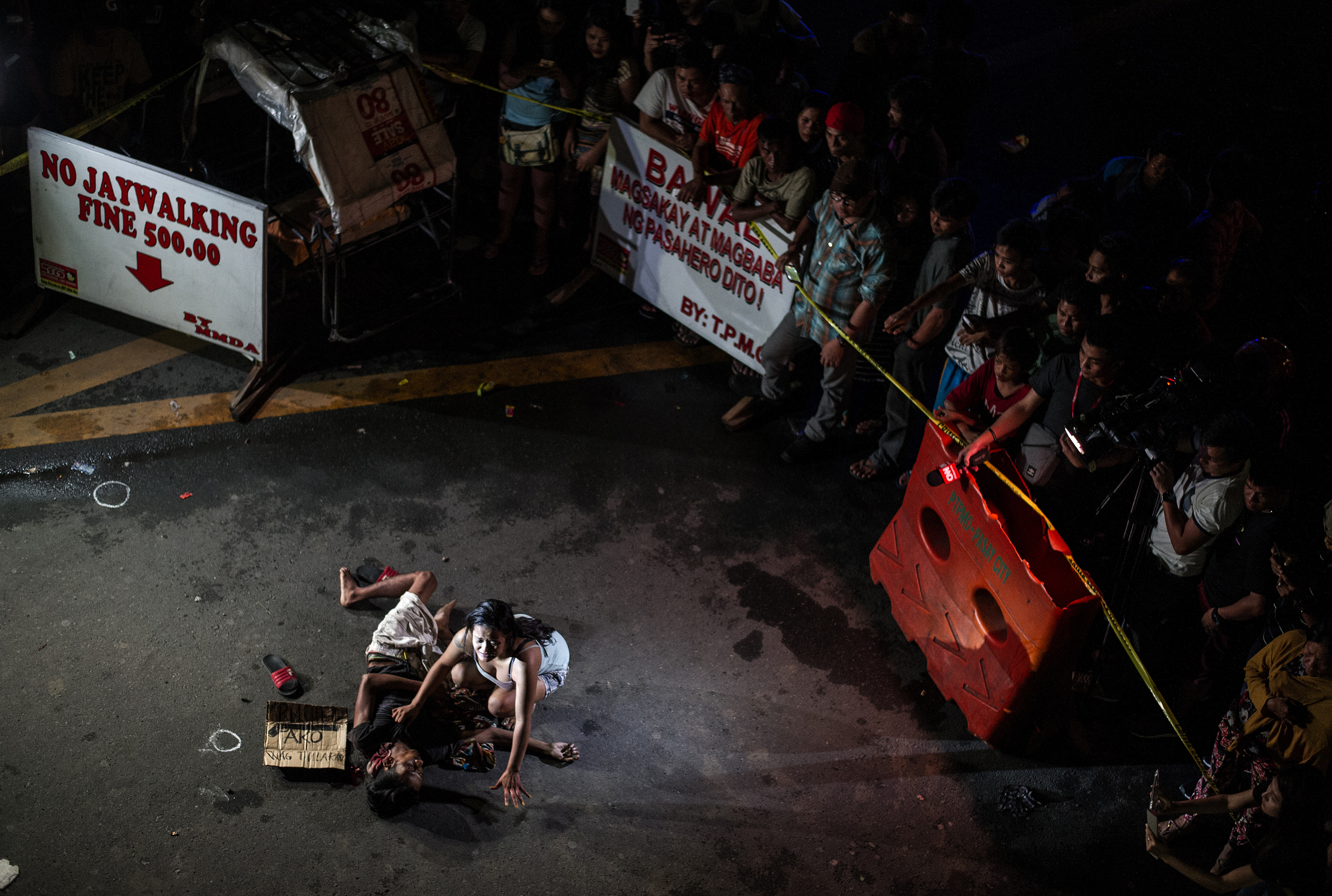 Miközben a trágár elnökön az egész világ szórakozik, a Fülöp-szigetek már a pokol kapujában áll