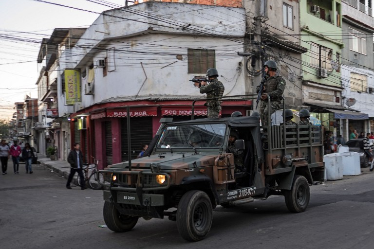Eltévedtek a biztonságiak Rióban, az egyiküket fejbe lőtték