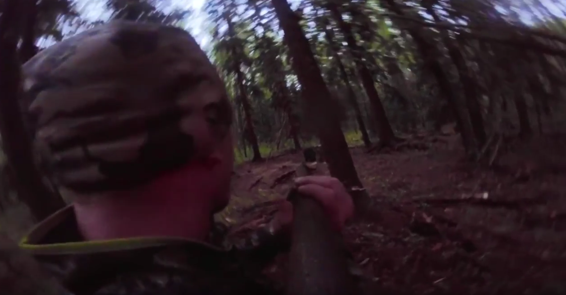 Egy amerikai vadász GoPrót szerelt egy lándzsára, és azzal ölt meg egy medvét
