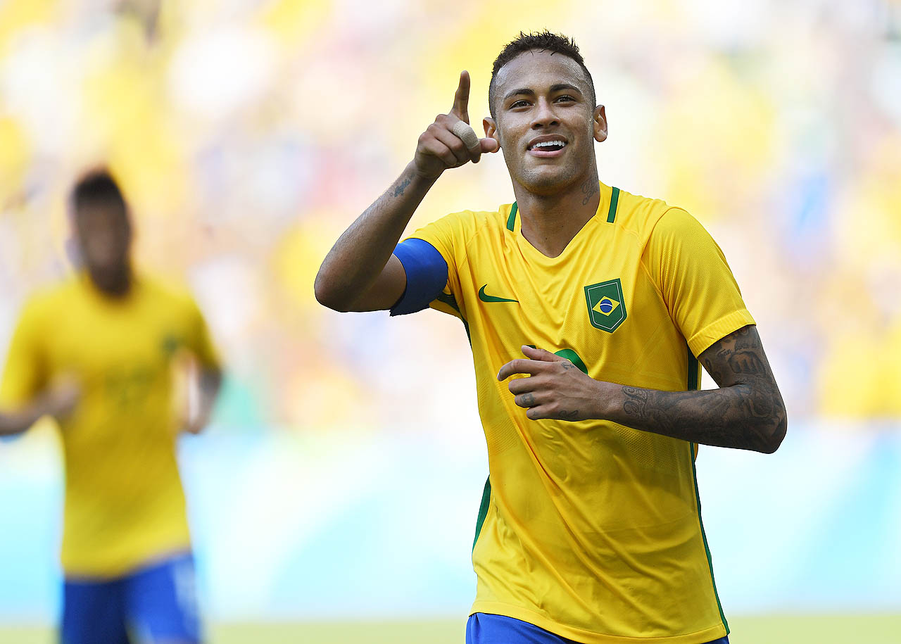 A sérülésből felépült Neymar vezeti a vébén a brazilokat