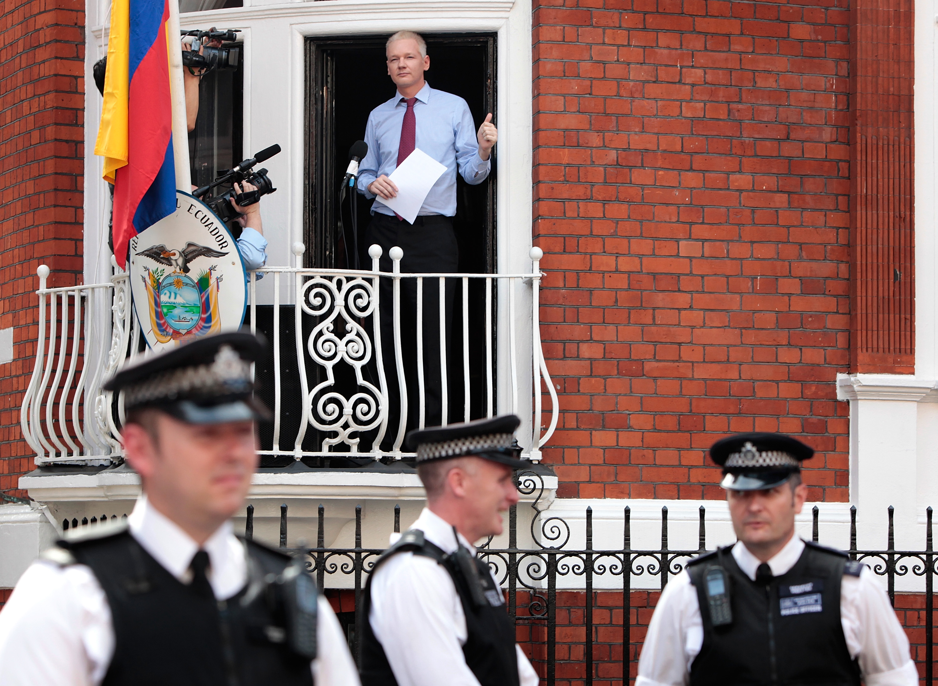 A Wikileaks szerint kémkednek Assange után az ecuadori követségen