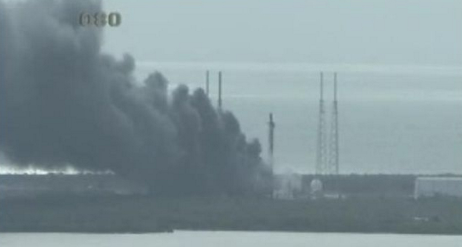 Robbanás történt a floridai űrközpontban egy SpaceX-rakéta indítása közben