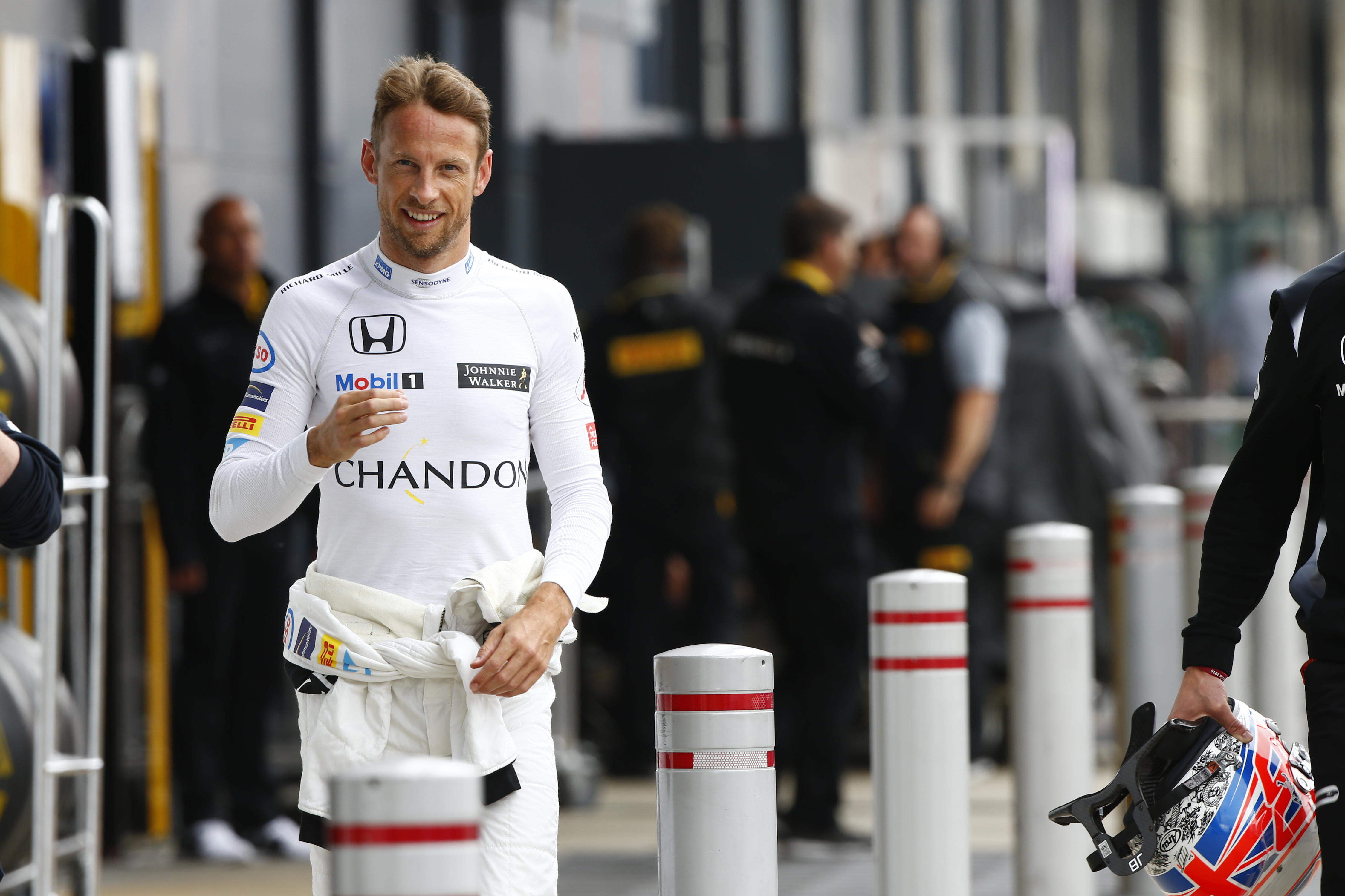 Egy évre visszavonul a versenyzéstől Jenson Button