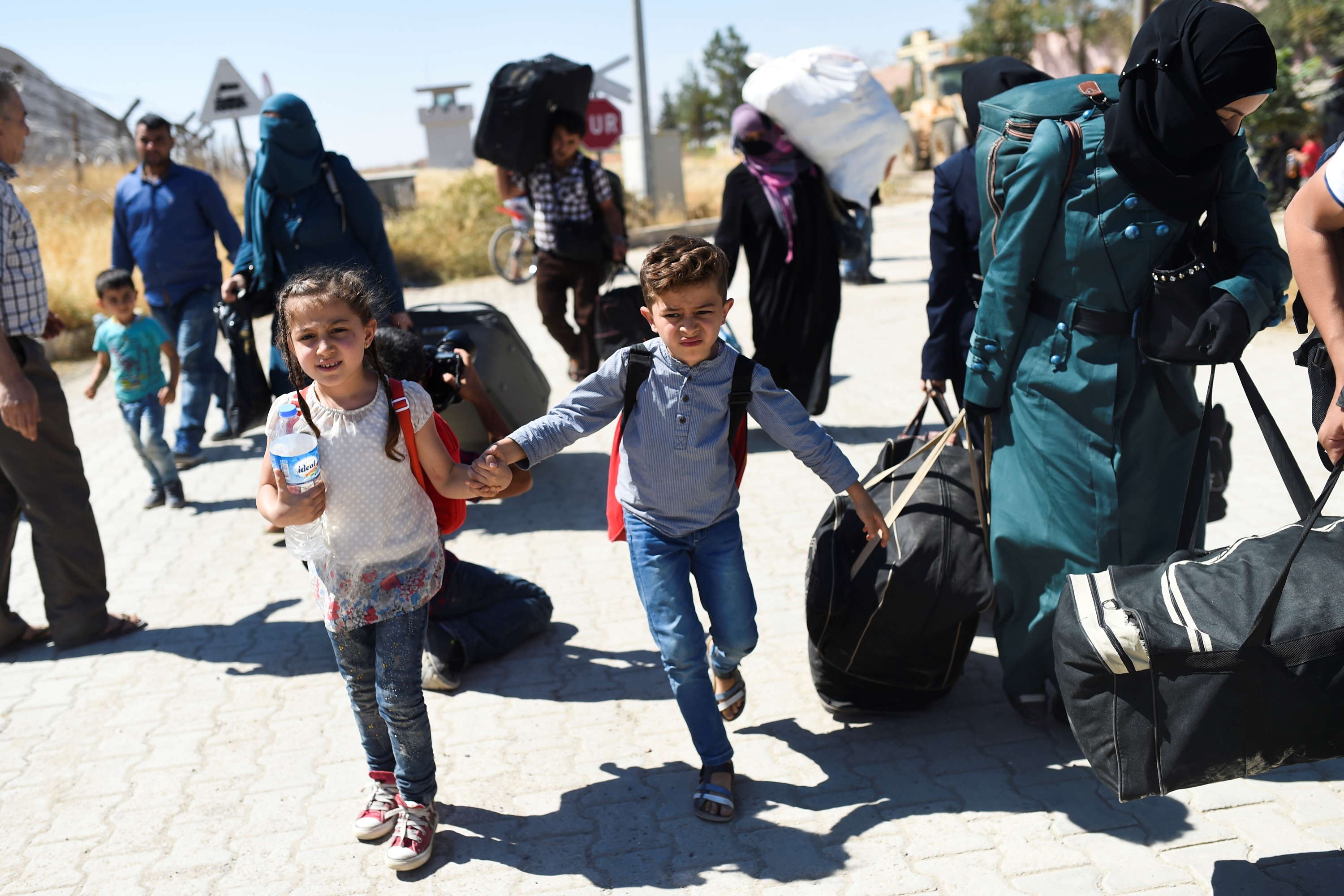 Kiűzték az Iszlám Államot, kétszázötven szír menekült tért vissza otthonába