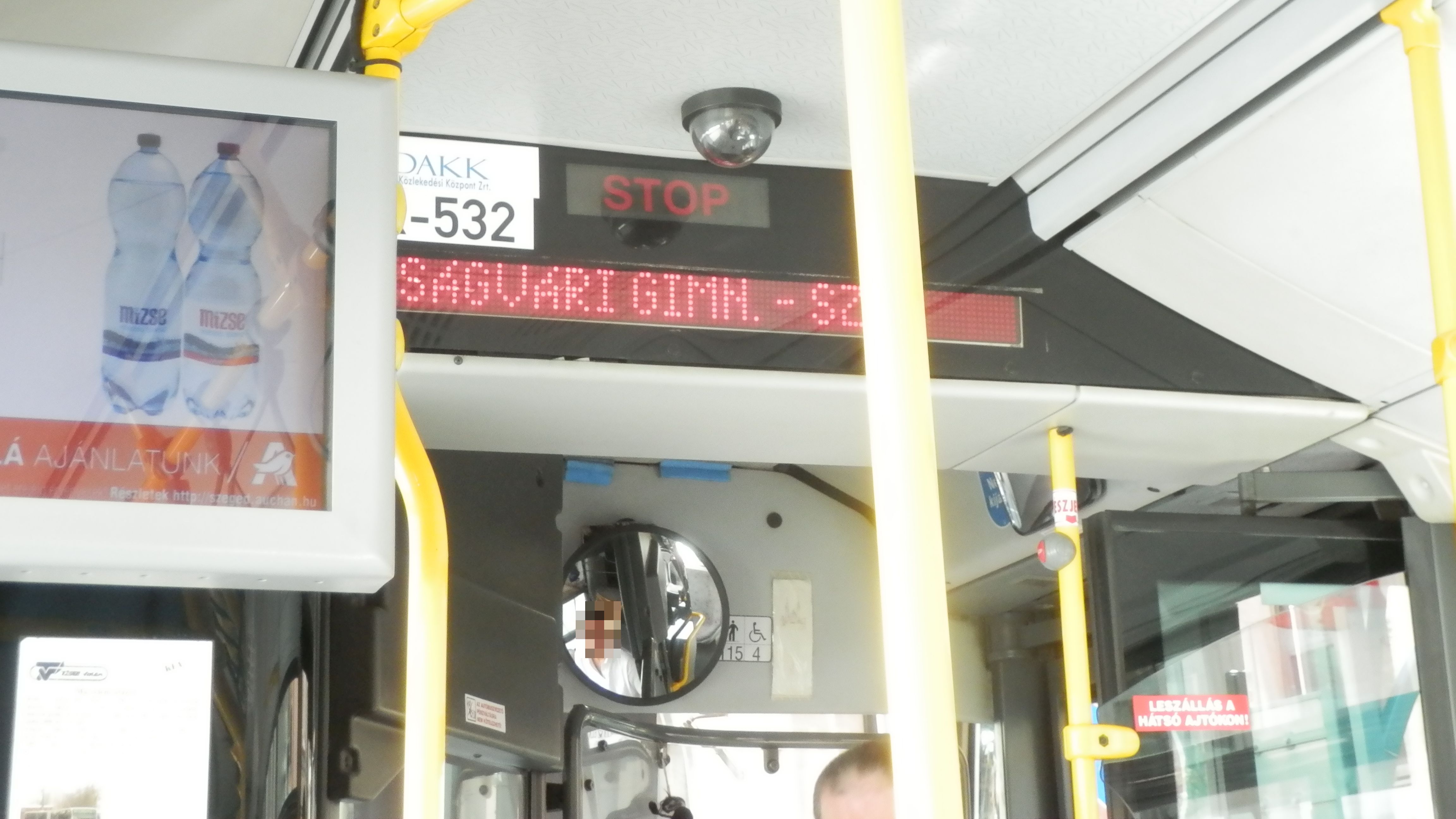 A szegedi Ságvári Gimnáziumot ugyan átnevezték, de a buszmegálló tovább viseli a nevét