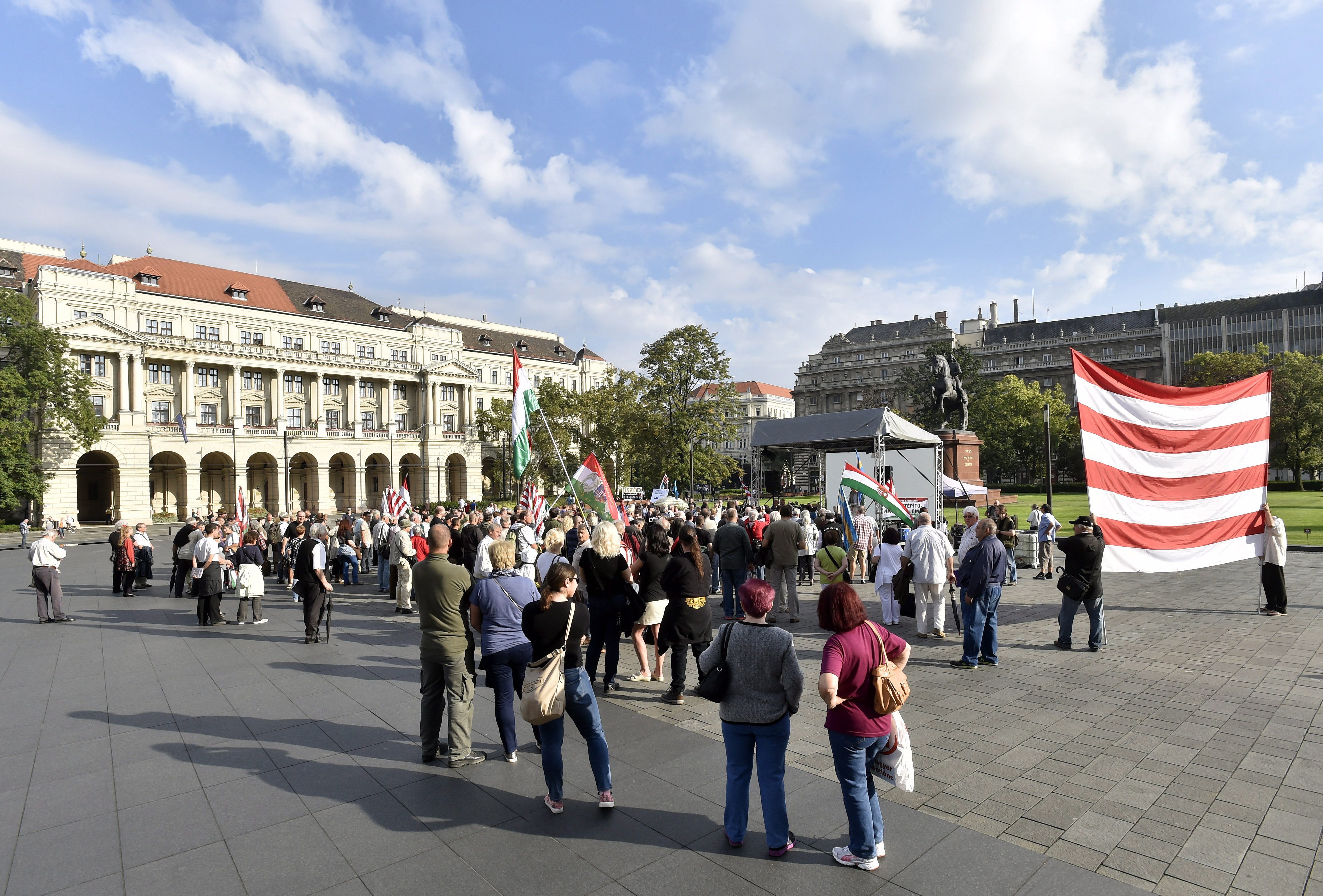 Nem volt valami nagy tolongás a Kossuth téren az őszödi beszéd kikerülésének 10. évfordulóján