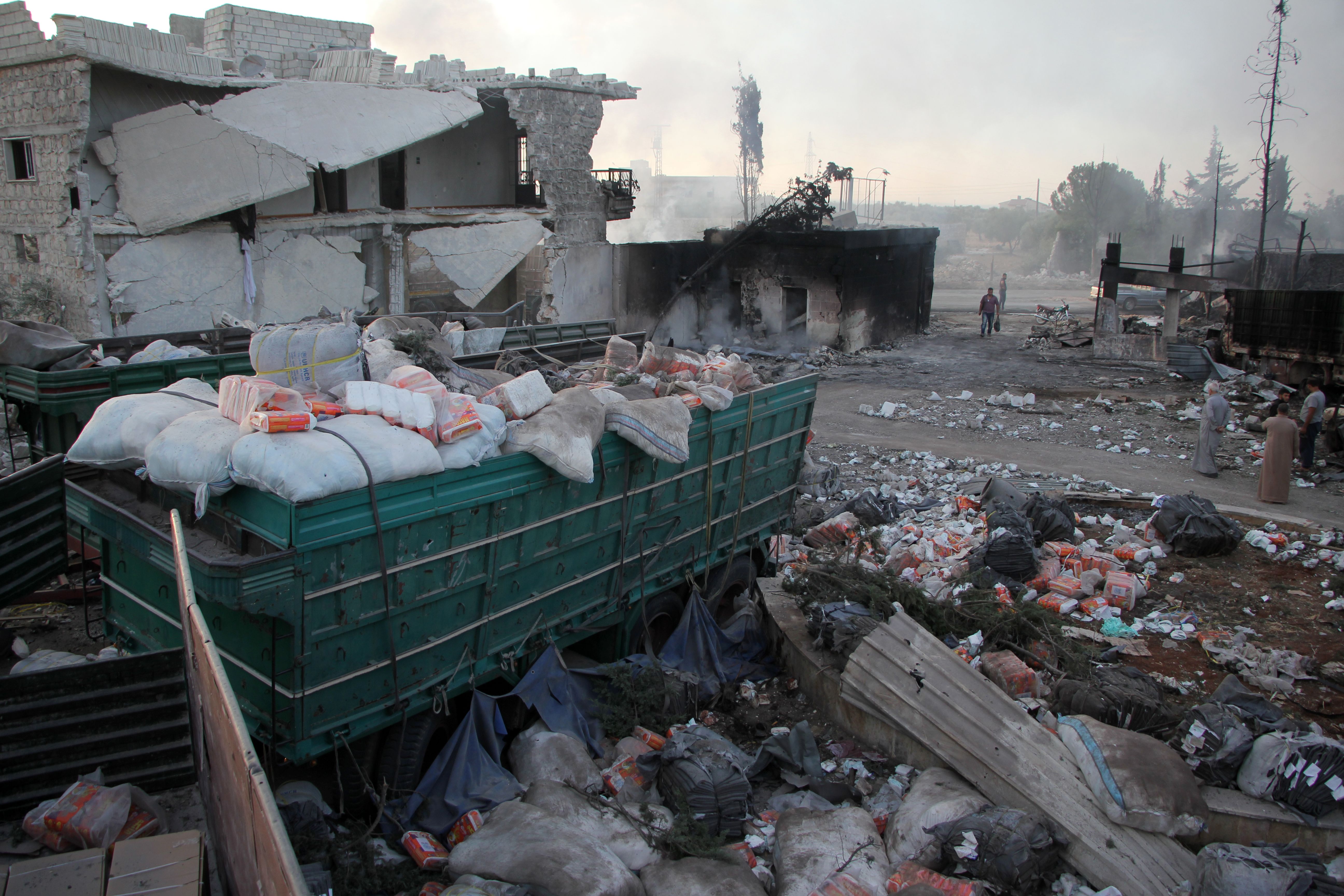 A szír kormány hétfőn úgy döntött, hogy felmondja a tűzszünetet, egyből le is bombáztak egy segélykonvojt