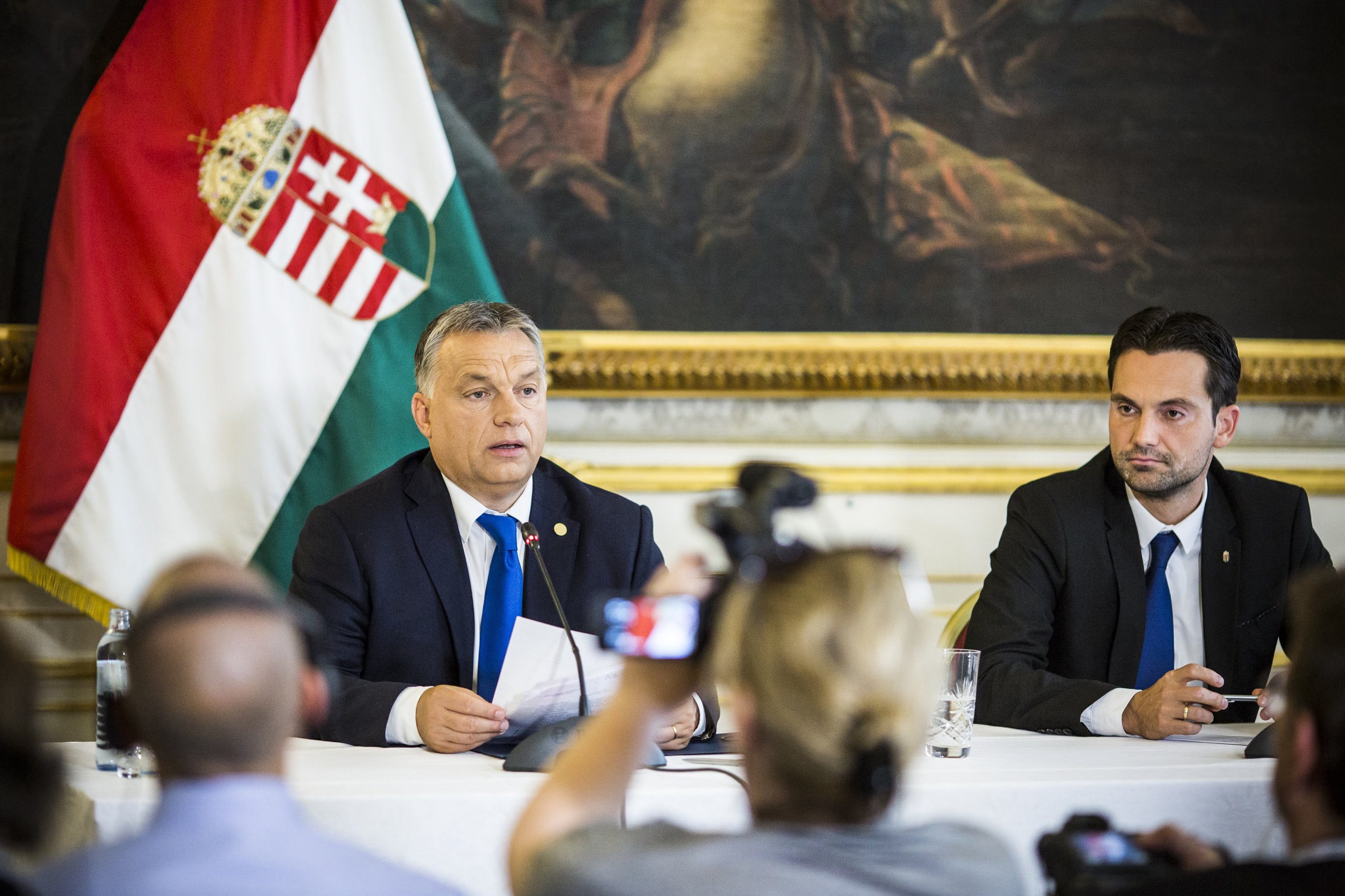 Orbán fegyvereket vinne Líbiába, hogy megállítsa a menekülteket