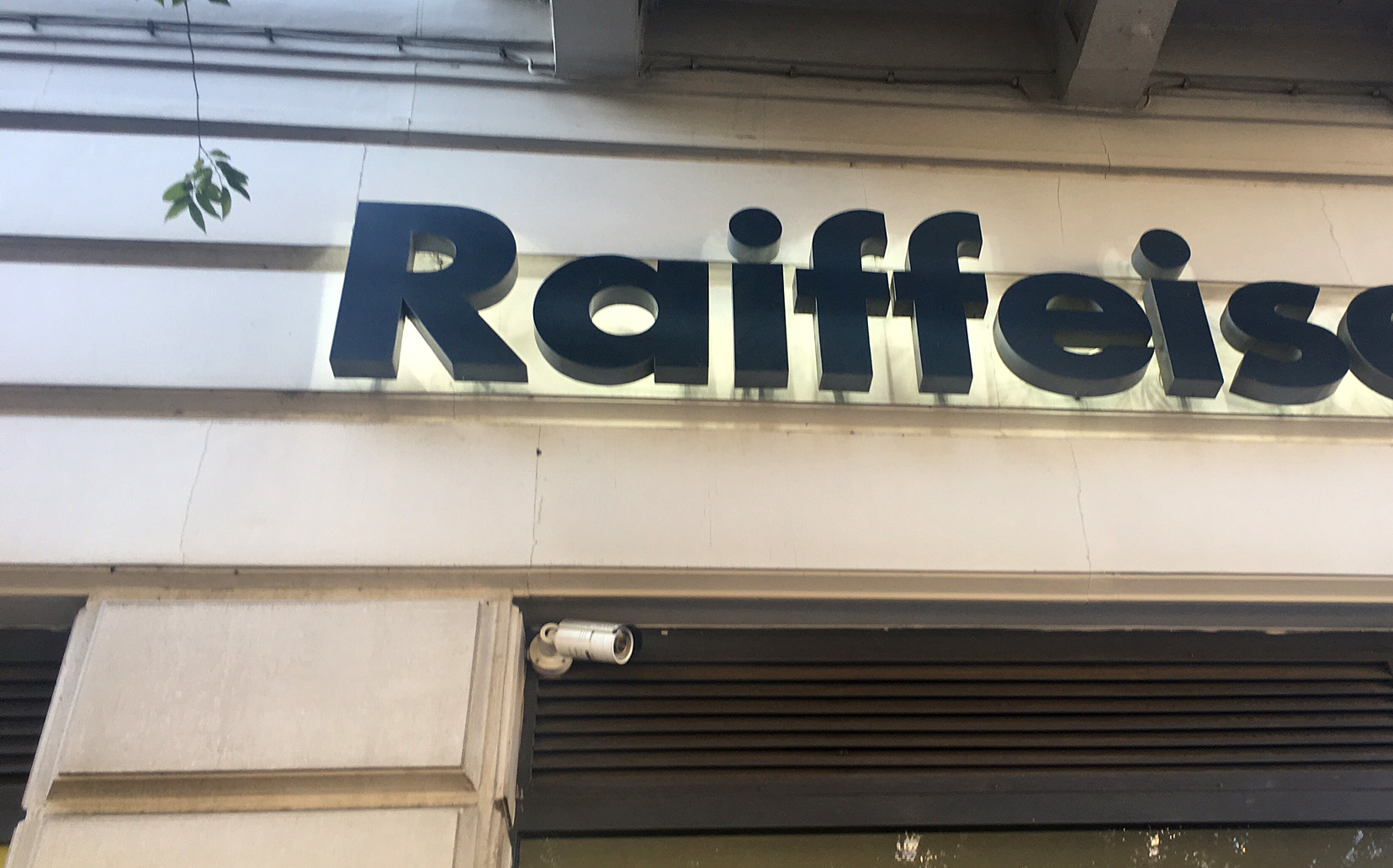 Rendőrségi fejelentést tesz a Raiffeisen Bank rémhírterjesztés miatt