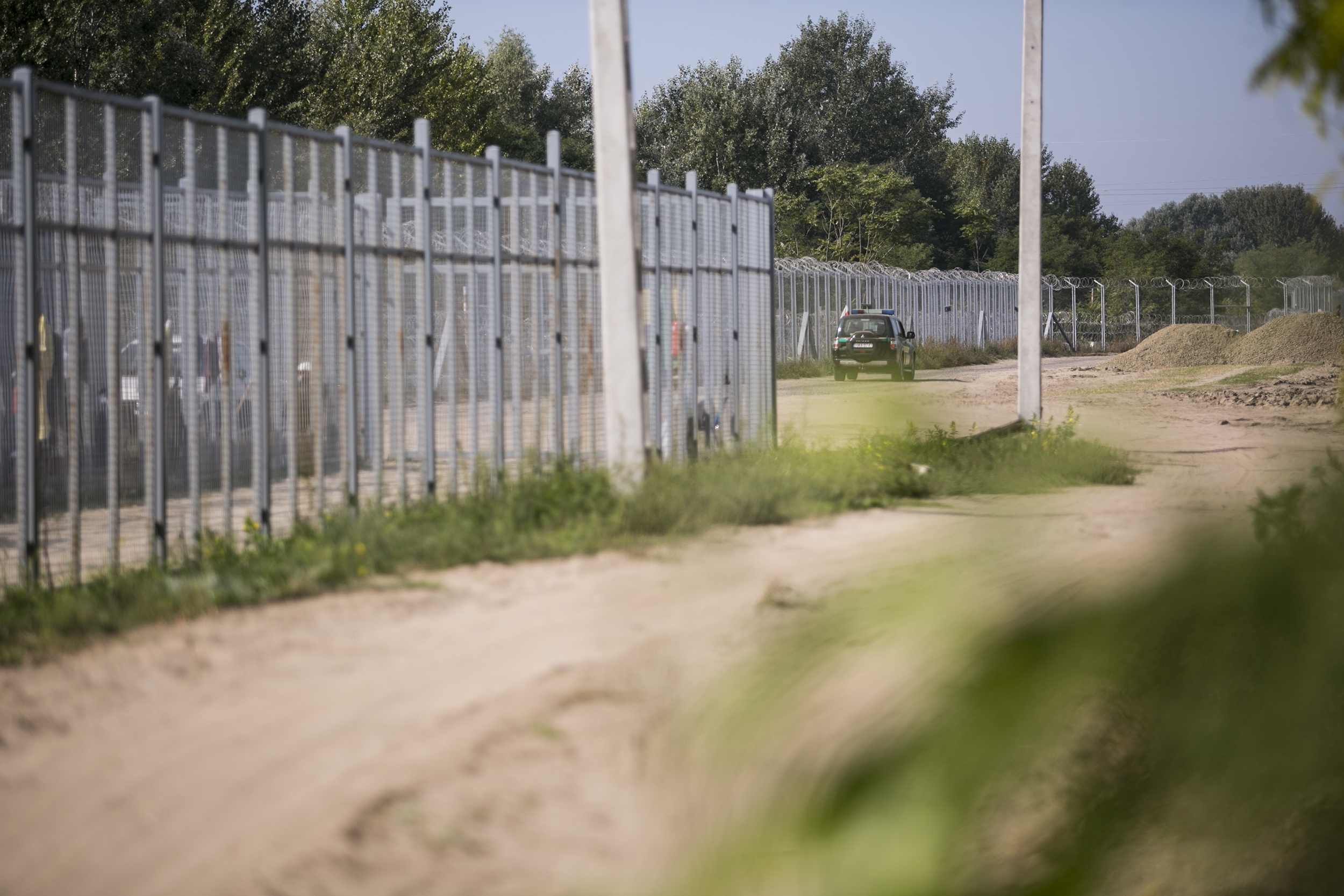 Katonára támadt Röszkénél egy szír férfi, aki Szerbiába akart szökni Magyarországról a kerítésen keresztül