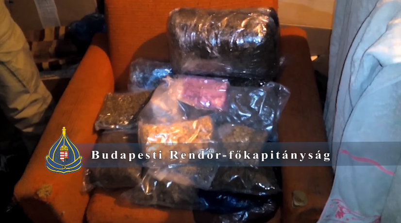 Egy fotelnyi drogot találtak Ferencvárosban