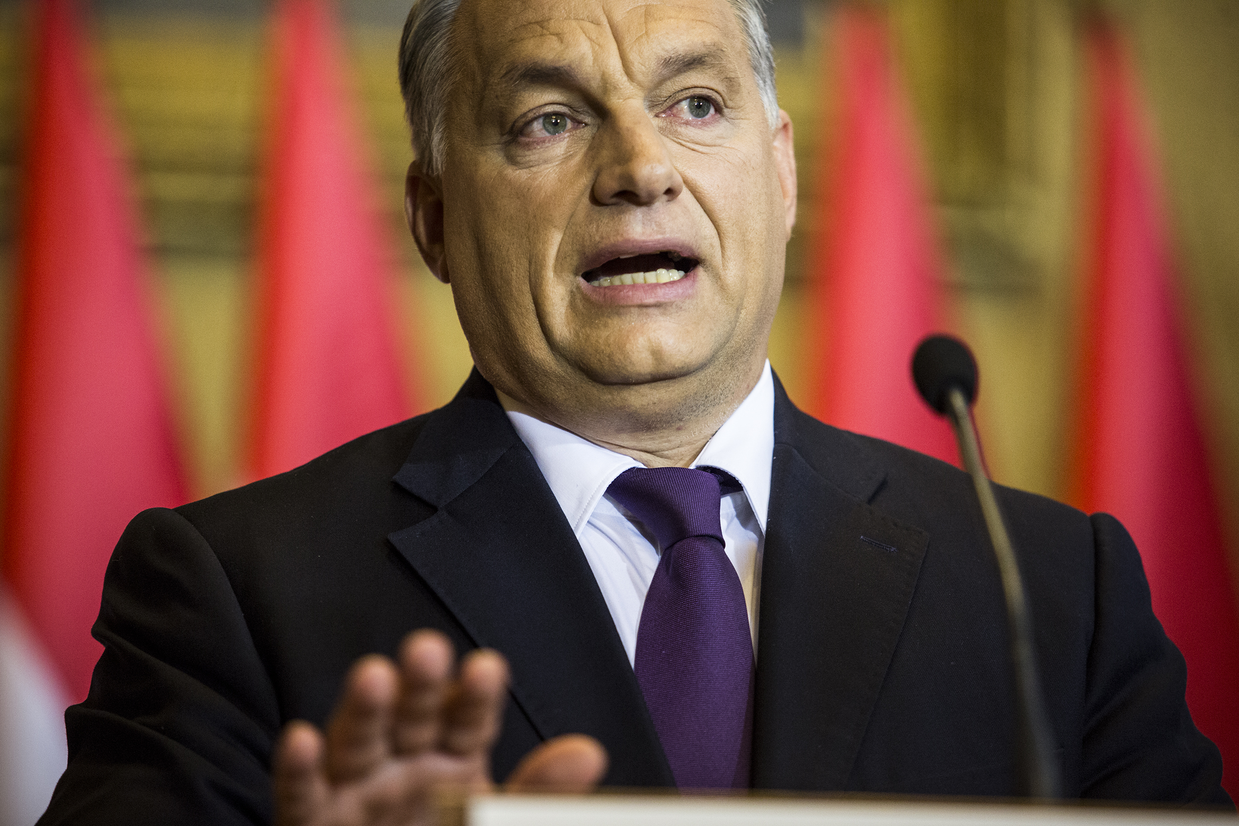 Orbán szerint jogi kérdés, hogy ellentüntetőkre támadtak a Kossuth téren