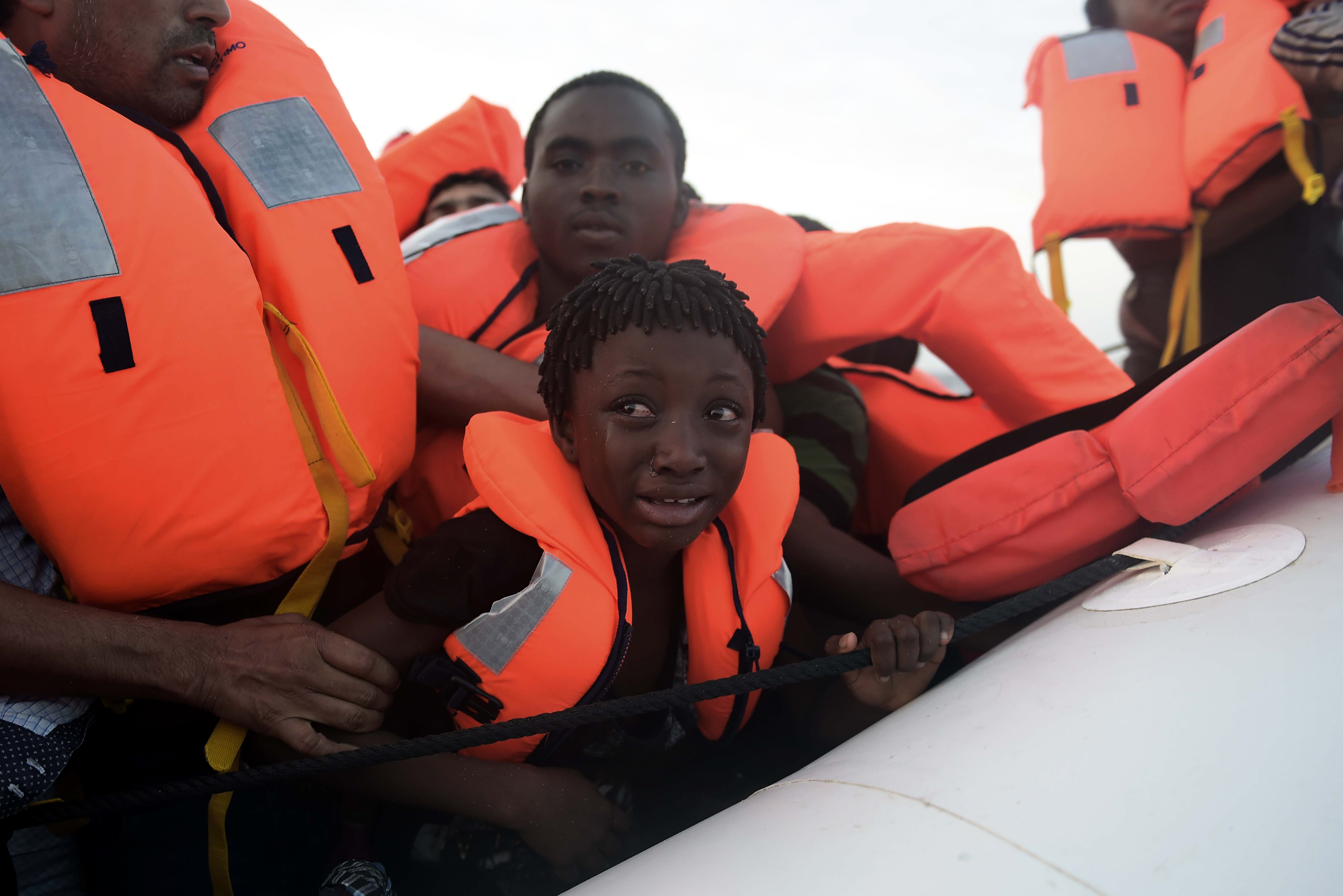 Az ENSZ felszólította az olasz és a máltai hatóságokat, engedjék kikötni a migránsokkal teli Aquariust 