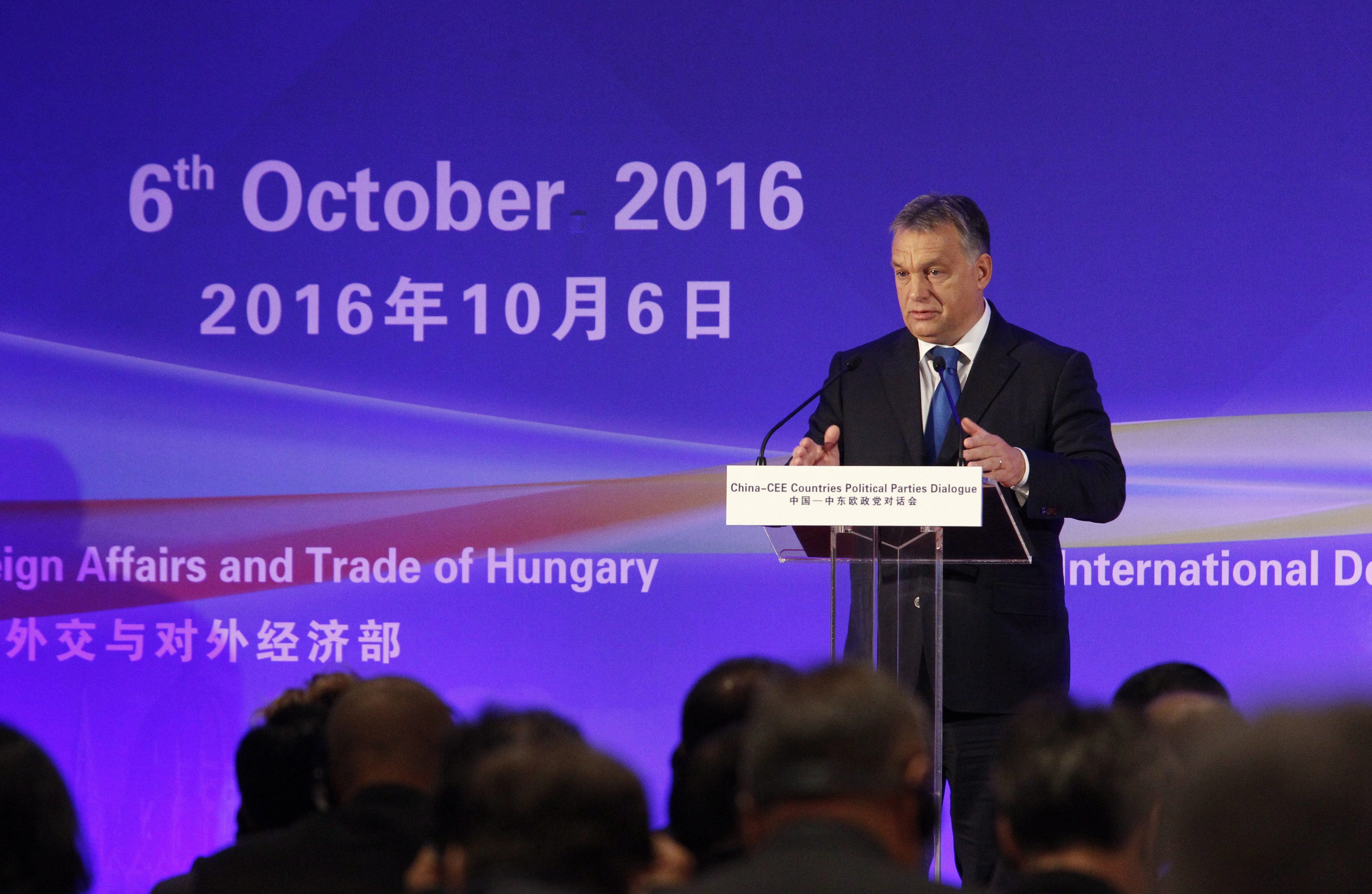 Orbán még közelebb akar kerülni Kínához és kommunistáihoz