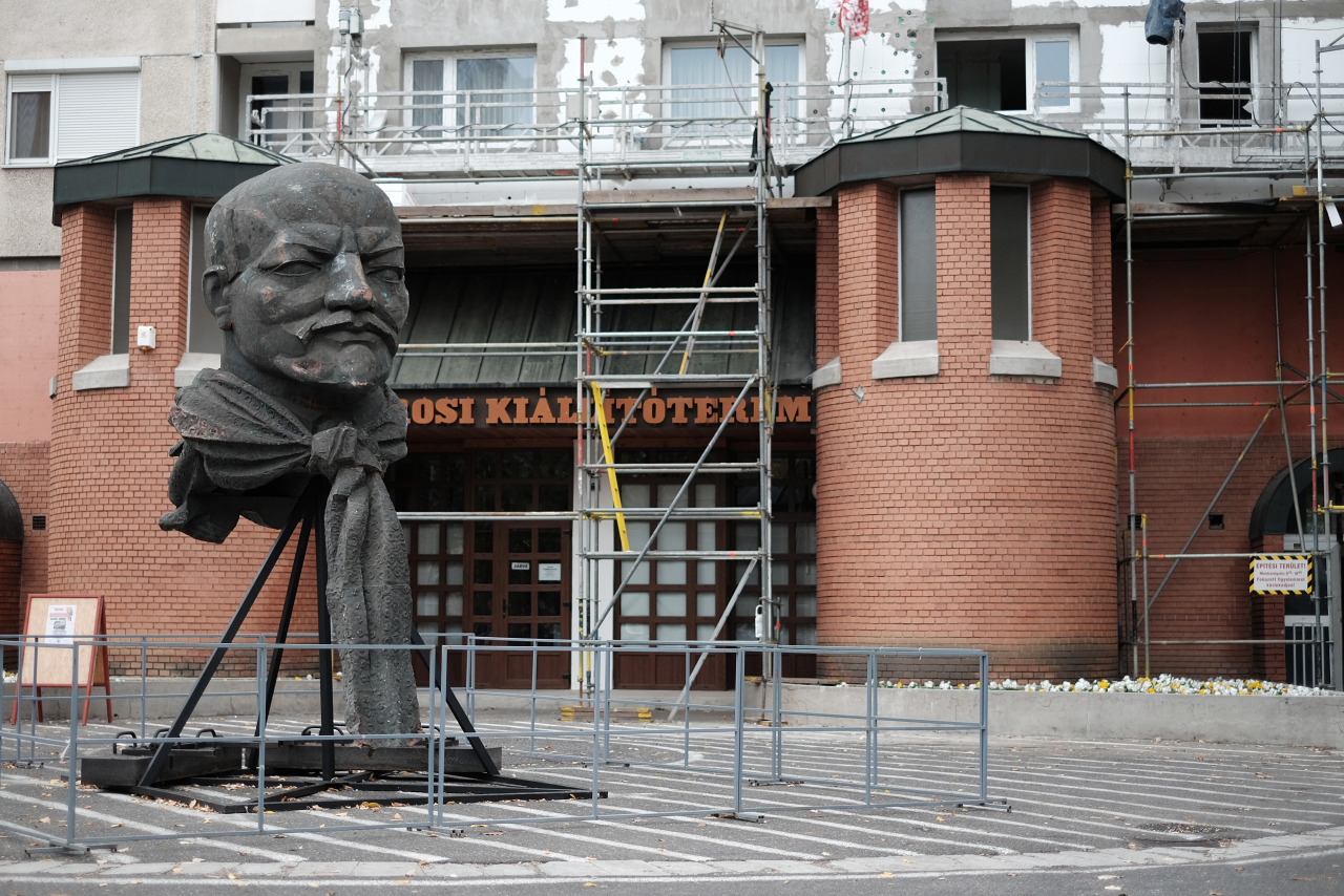 Visszatért Tiszaújvárosba a száműzött Lenin-fej!