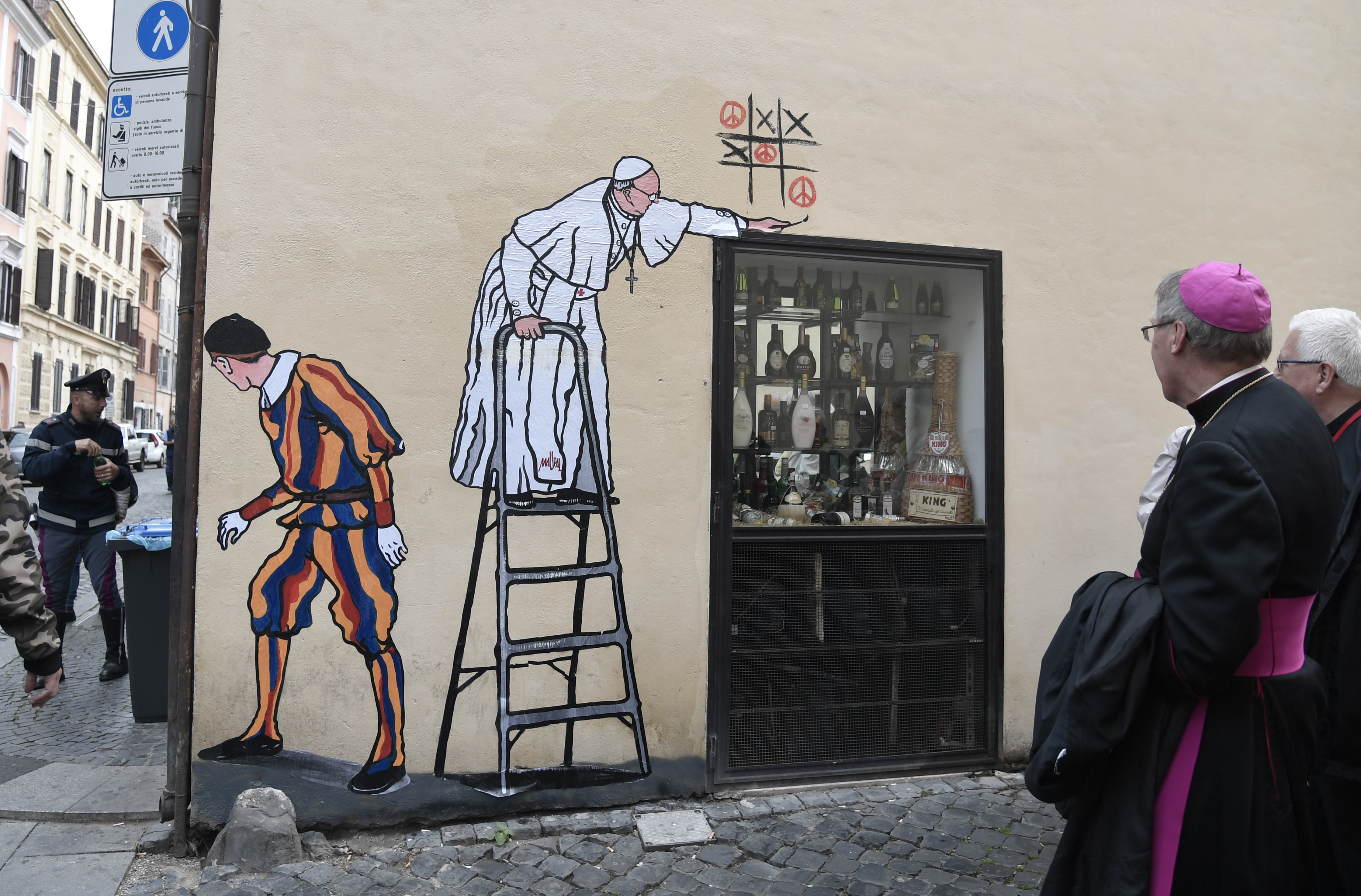 Alig került ki, már le is törölték a játszó Ferenc pápát ábrázoló vatikáni streetartot