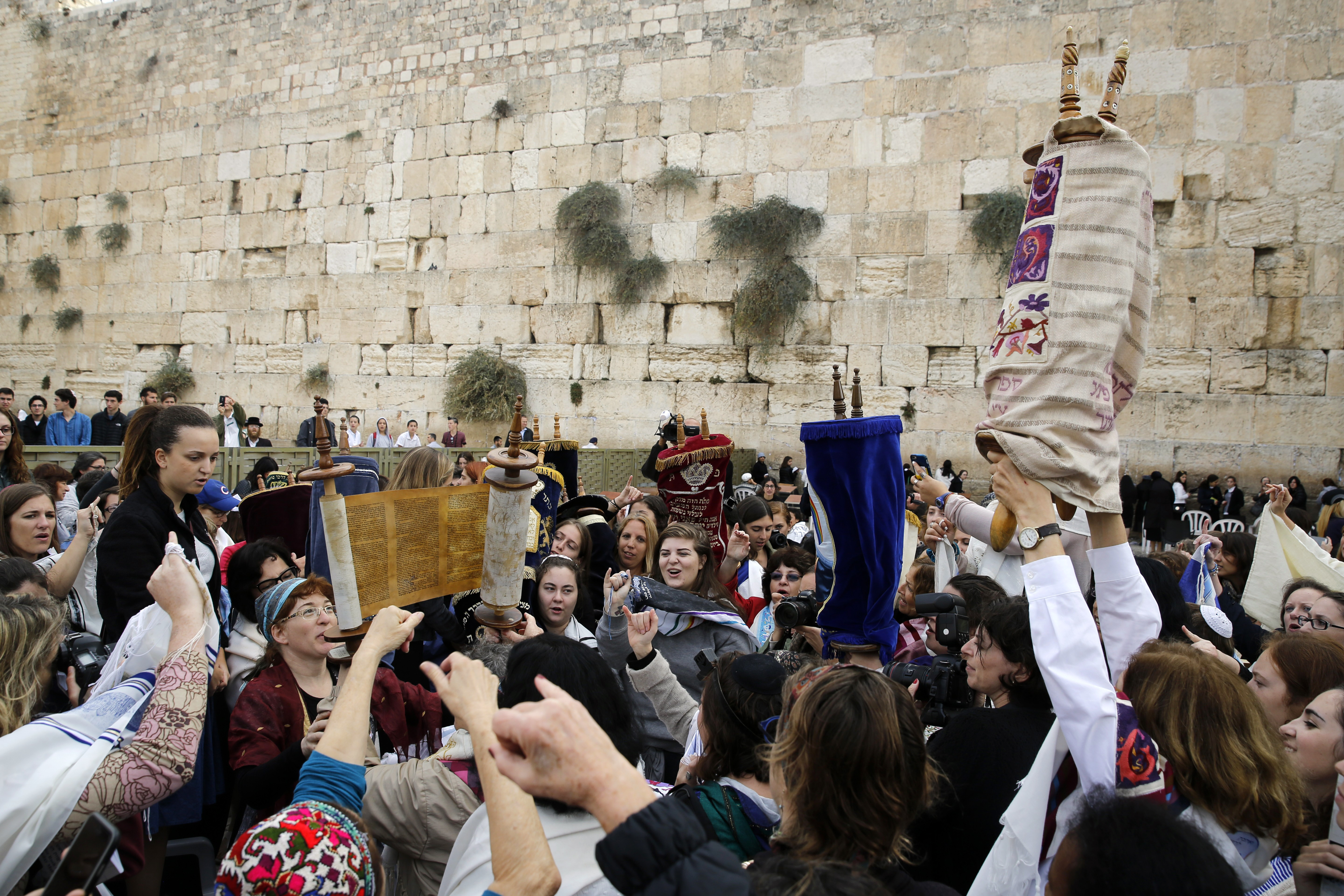 Összeverekedtek a különböző vallásirányzatot követő zsidók a jeruzsálemi Siratófalnál