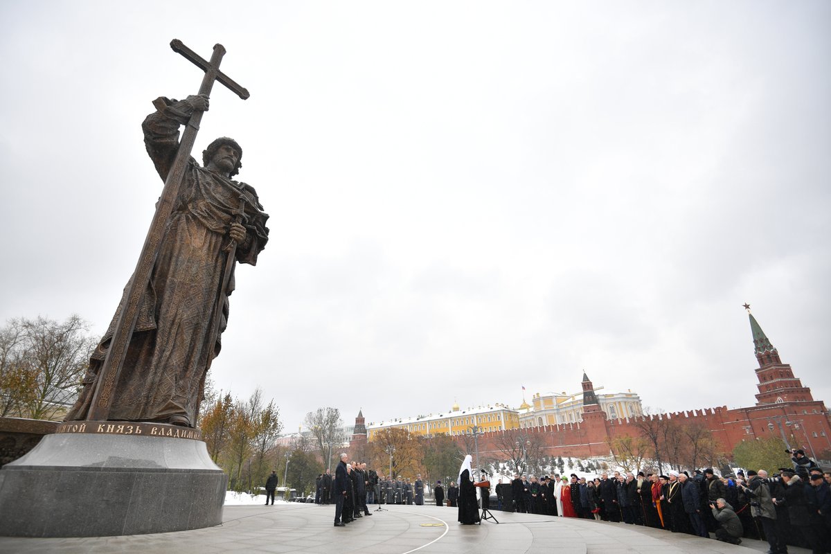 Akkora marha nagy szobrot avattak Moszvában, mint egy ház
