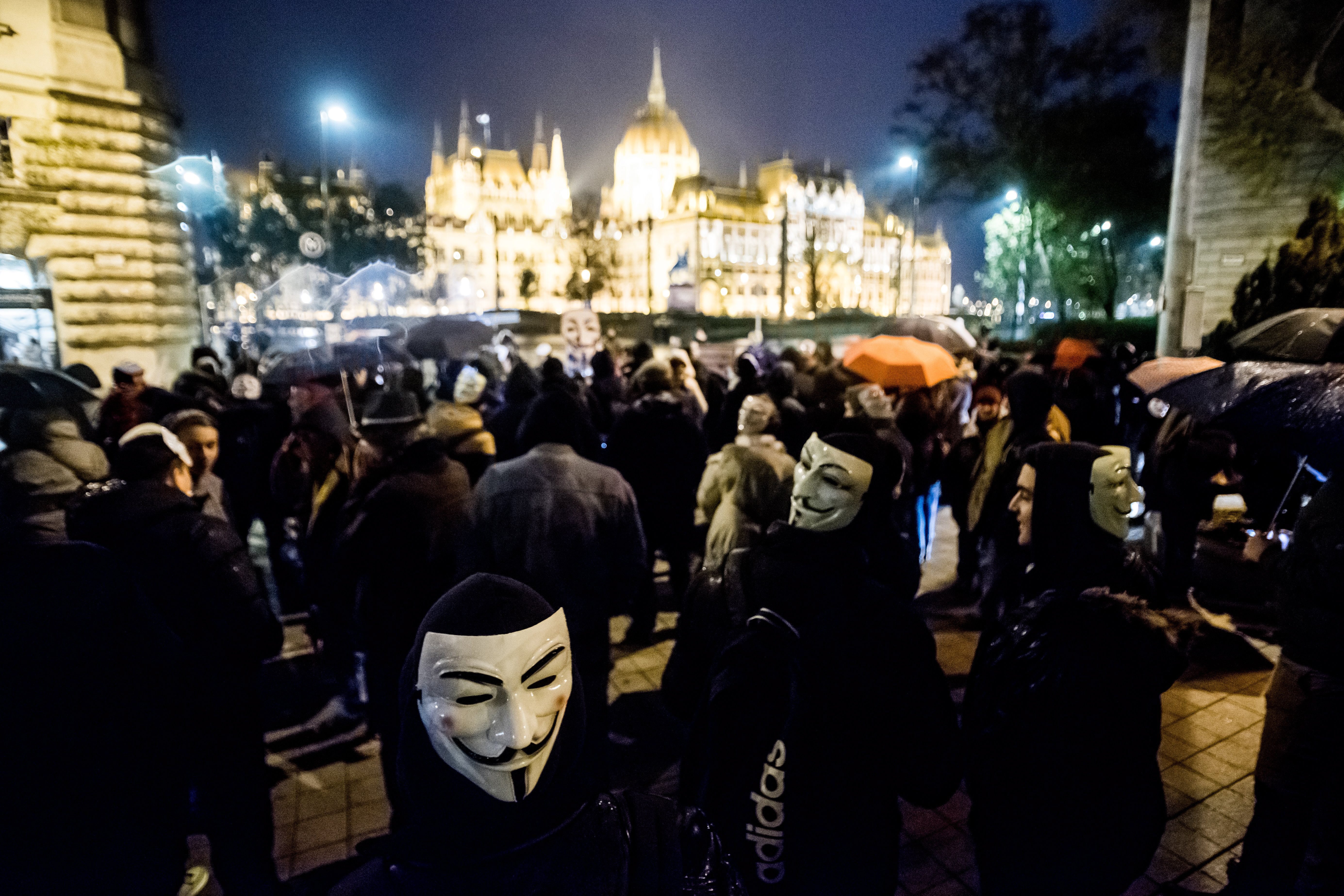 Felvonult Budapesten a magyar Anonymous