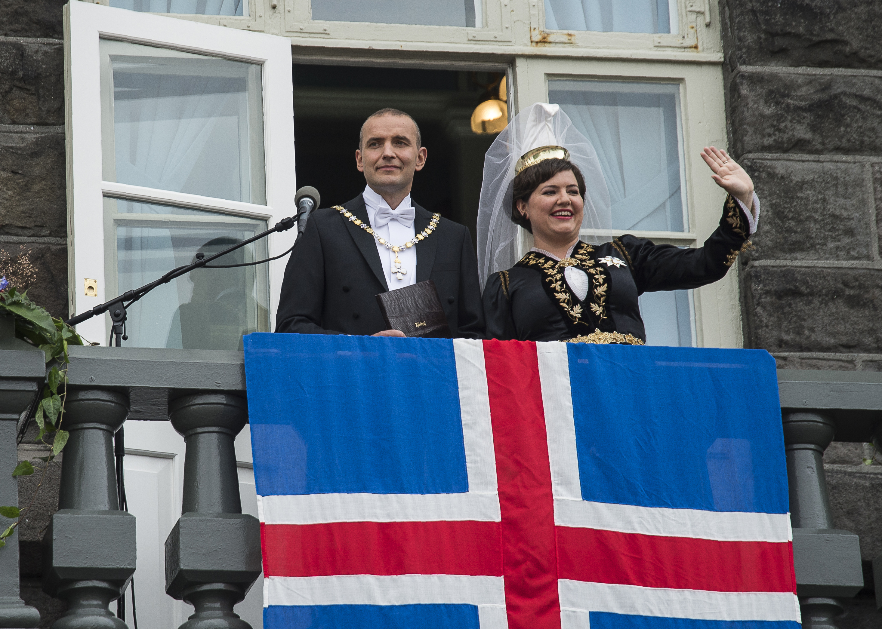 Az izlandi elnök nem fogadja el a fizetésemeléséét, a különbséget jótékony célra ajánlja fel
