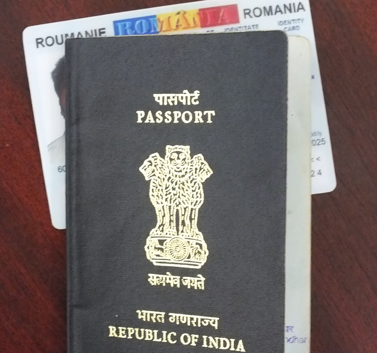 Román személyi igazolvánnyal, spanyol rendszámú kocsiban akart Magyarországról Romániába menni egy indiai férfi