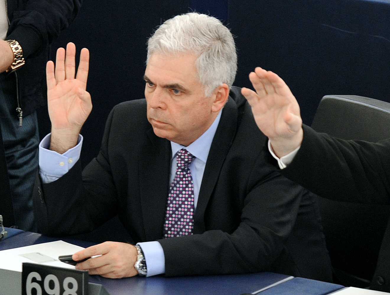 Kenőpénz miatt négy év letöltendőt kapott a volt román külügyminiszter