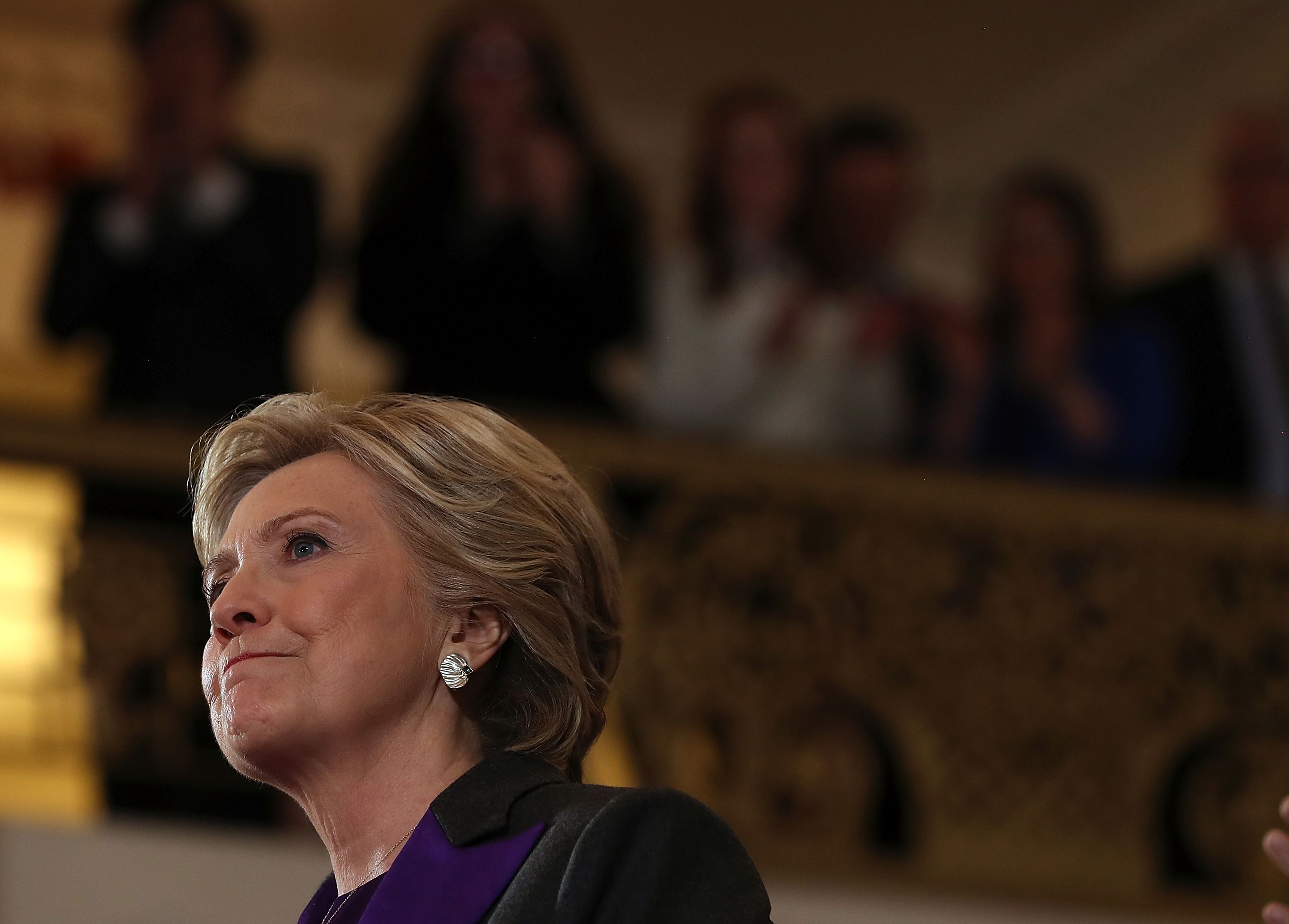 Hillary Clinton egy héttel a veresége után újra a nyilvánosság elé lépett