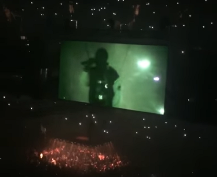 Kanye West koncert helyett Hillary -, Beyoncé-, és Zuckerberg-ellenes monológot tartott, majd lement a színpadról