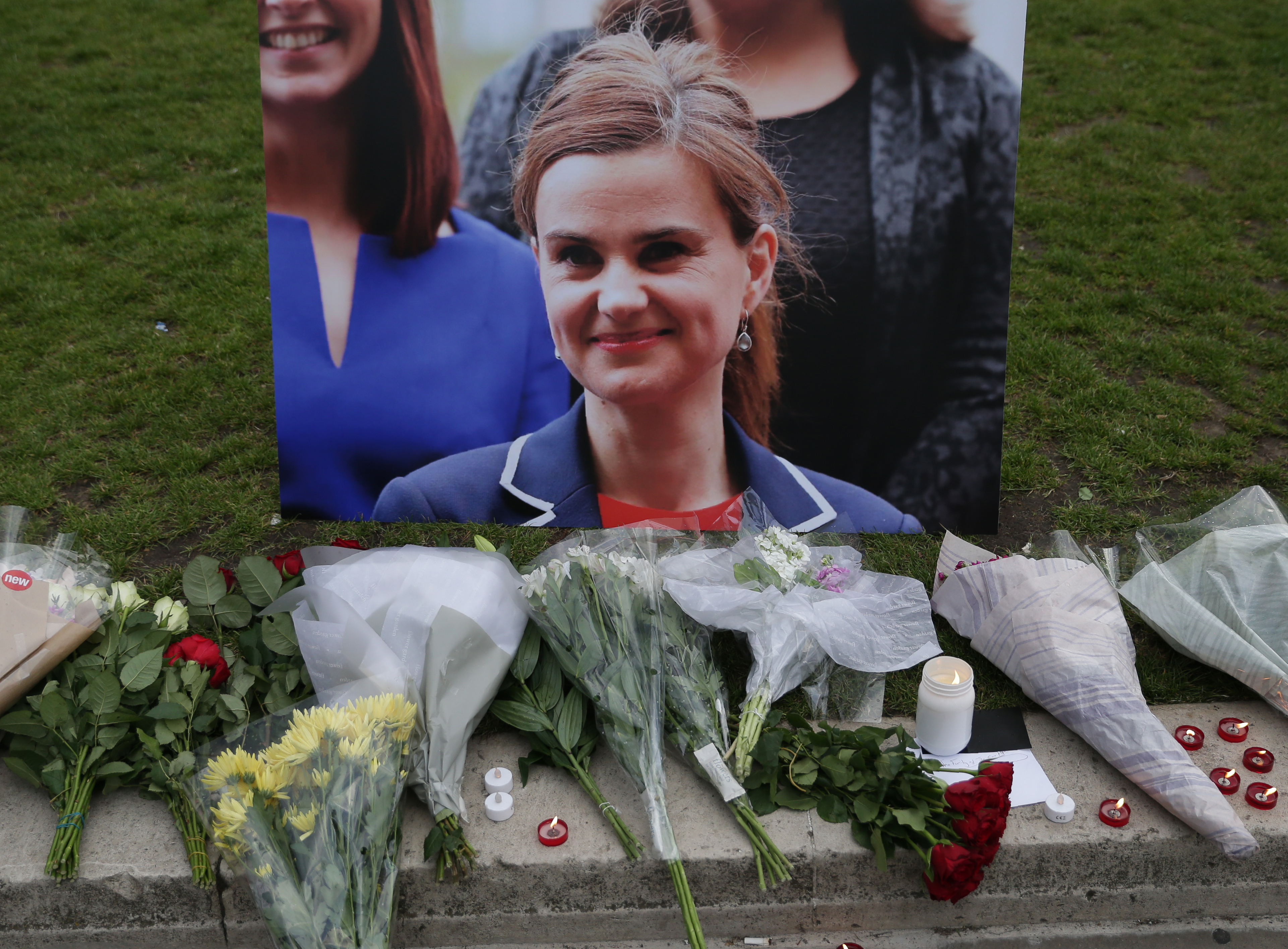 Bíróság elé állt a brit politikusnőt meggyilkoló neonáci